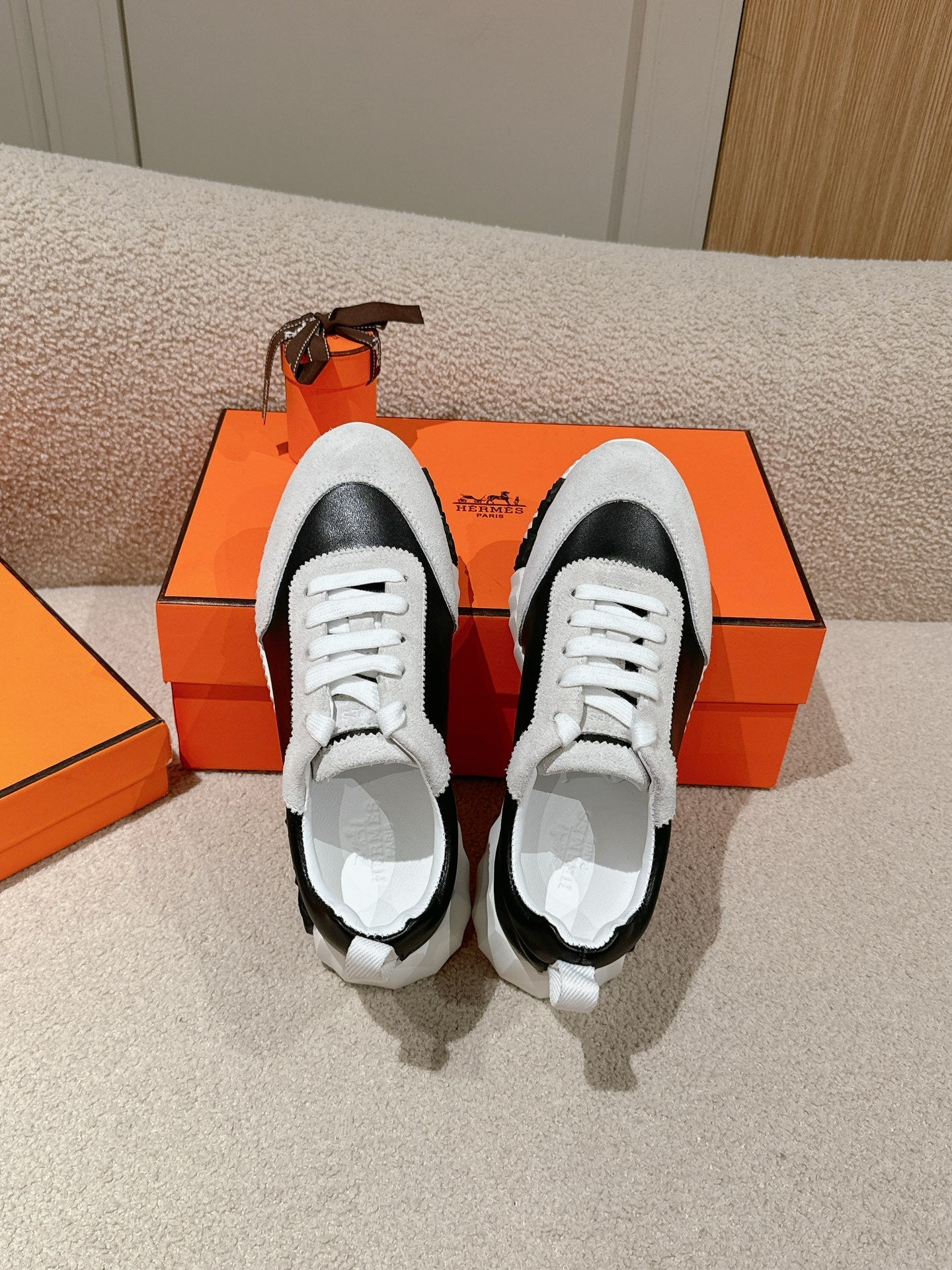 MAINLAND SNEAKER IN PALE GRAY SUEDE AND BLACK CALFSKIN、mysite、Cacoeks