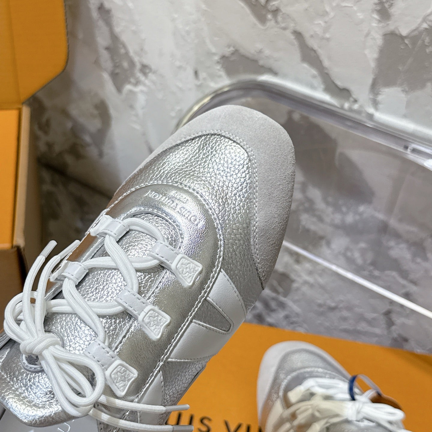 SNEAKERINA TRAINERS IN SILVER-TONE CALFSKIN AND SUEDE、mysite、Cacoeks