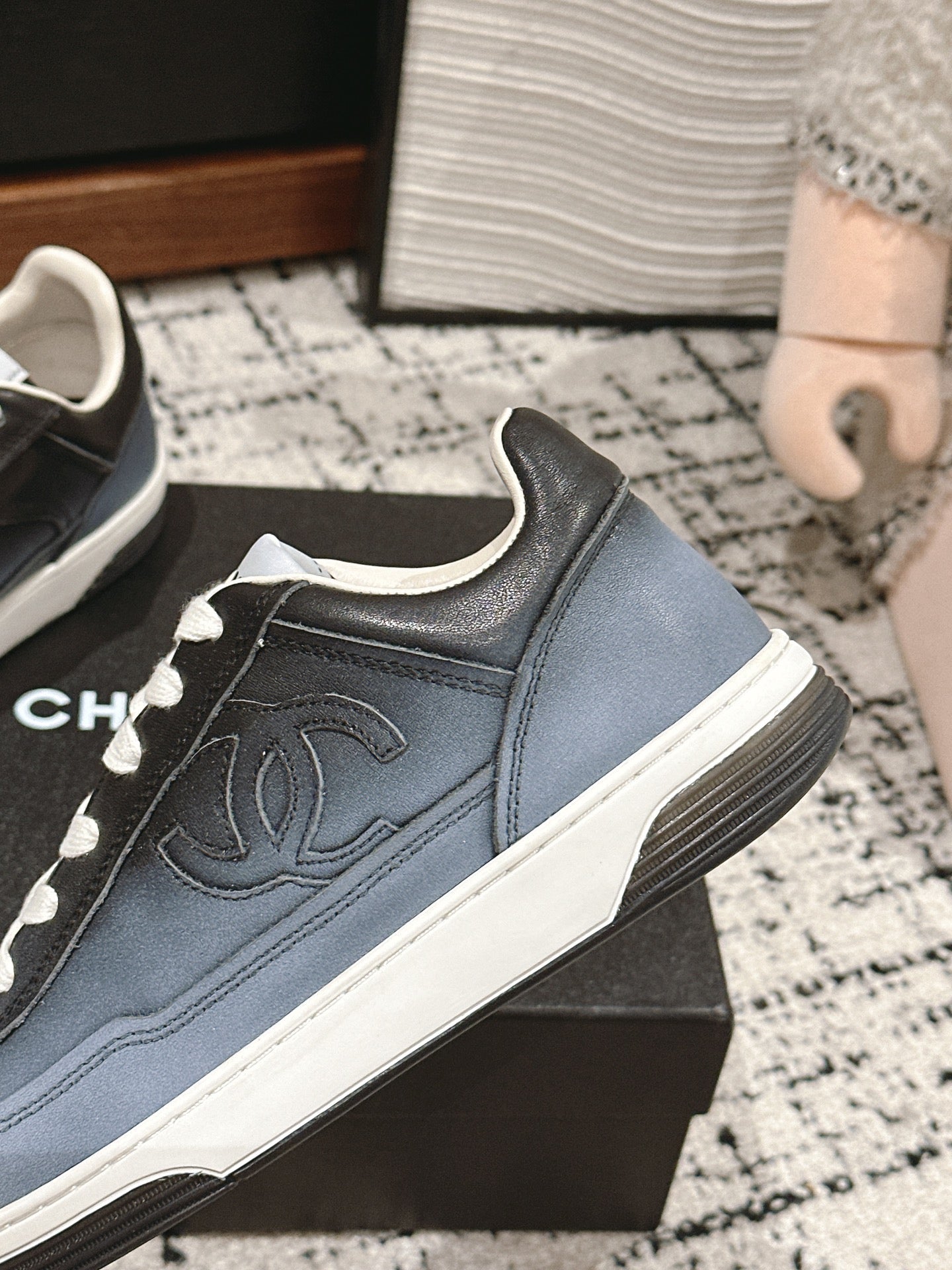 SNEAKER IN BLACK MIX COOL GRAY HAND-POLISHED CALFSKIN 977825、mysite、Cacoeks