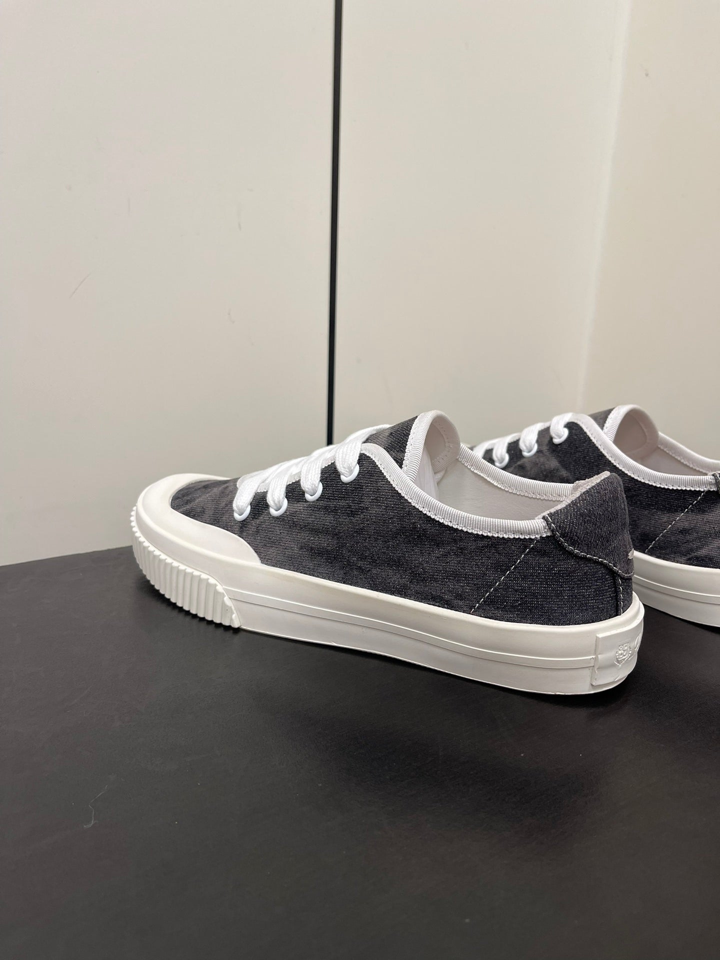 LP CLASSIC BISCUIT SNEAKER CHARCOAL CALFSKIN、mysite、Cacoeks