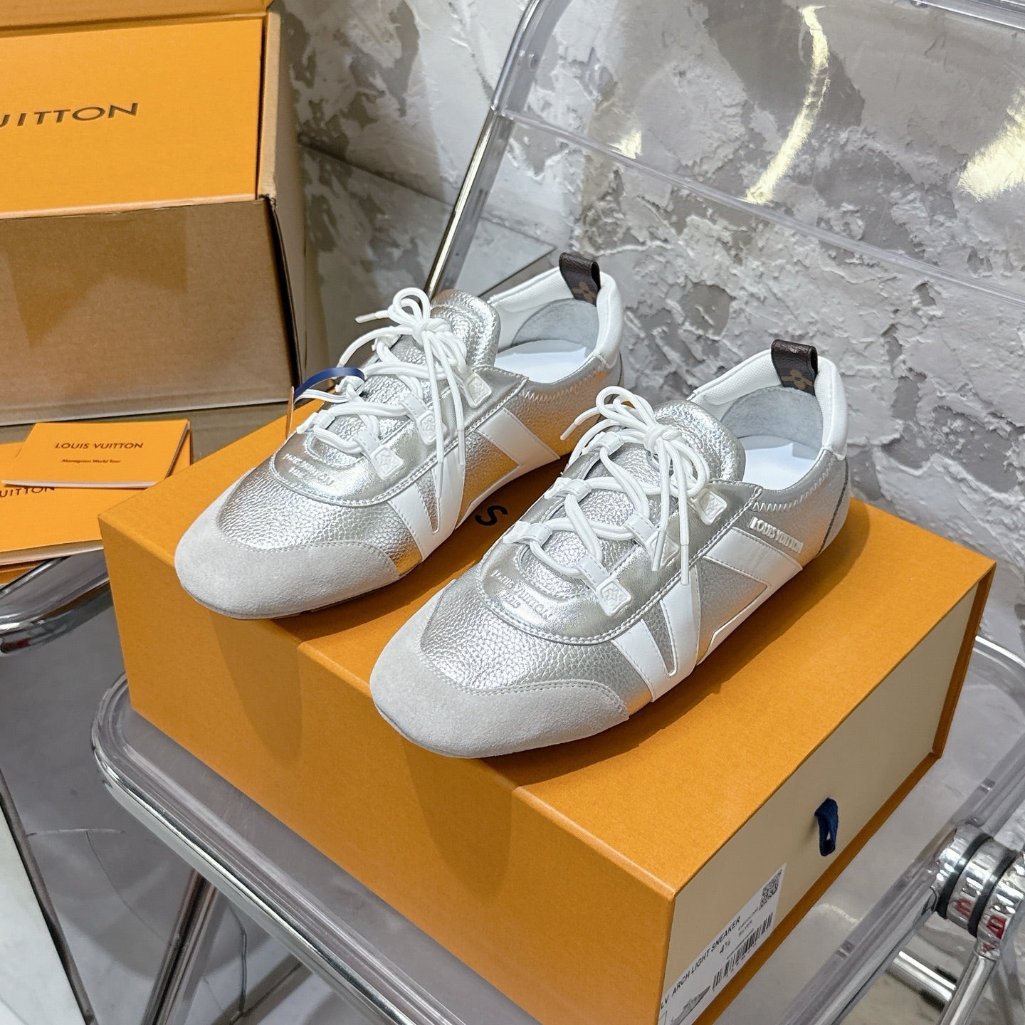 SNEAKERINA TRAINERS IN SILVER-TONE CALFSKIN AND SUEDE、mysite、Cacoeks