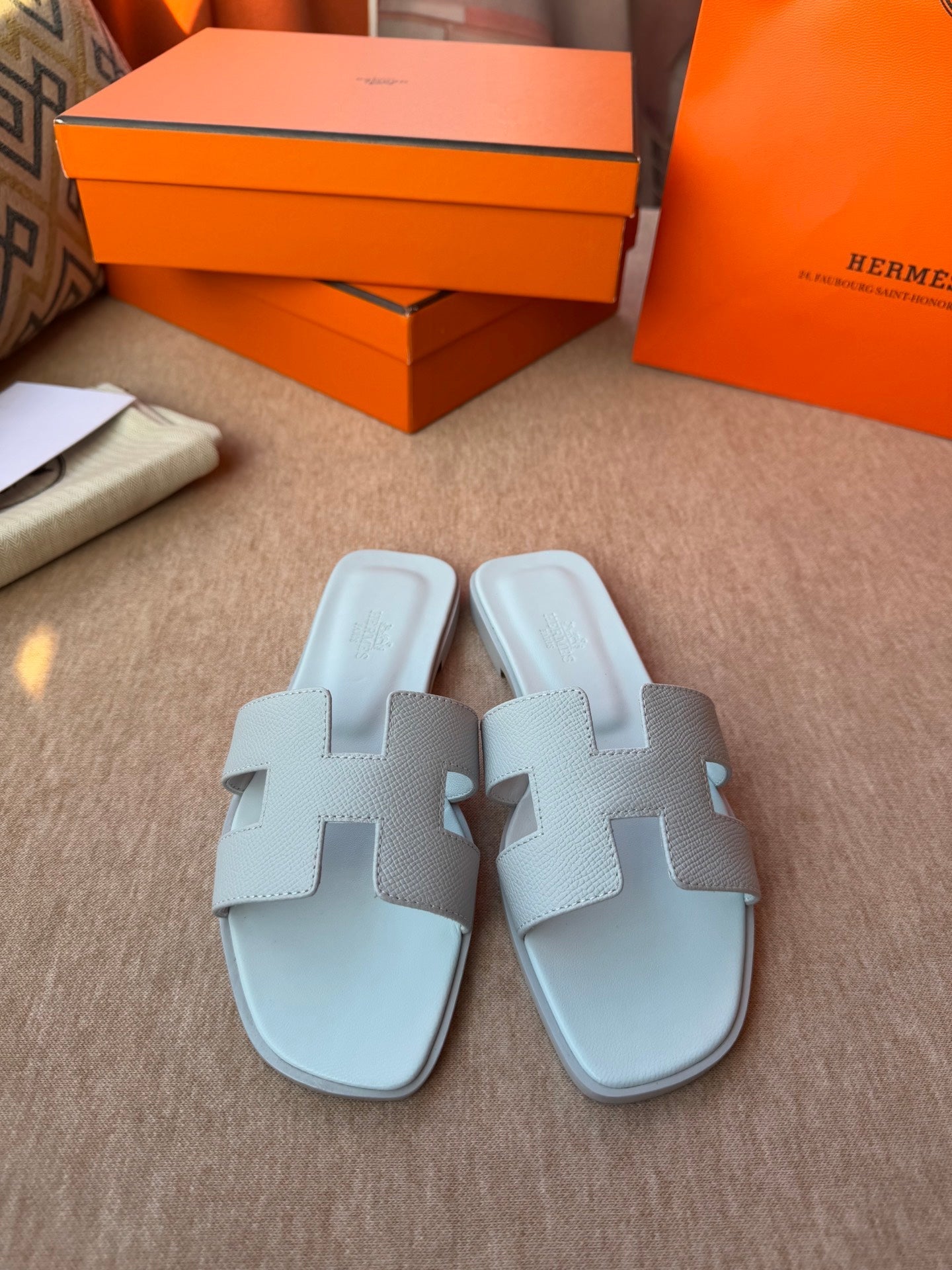 0RAN SANDALS IN ICE BLUE CALFSKIN、mysite、Cacoeks