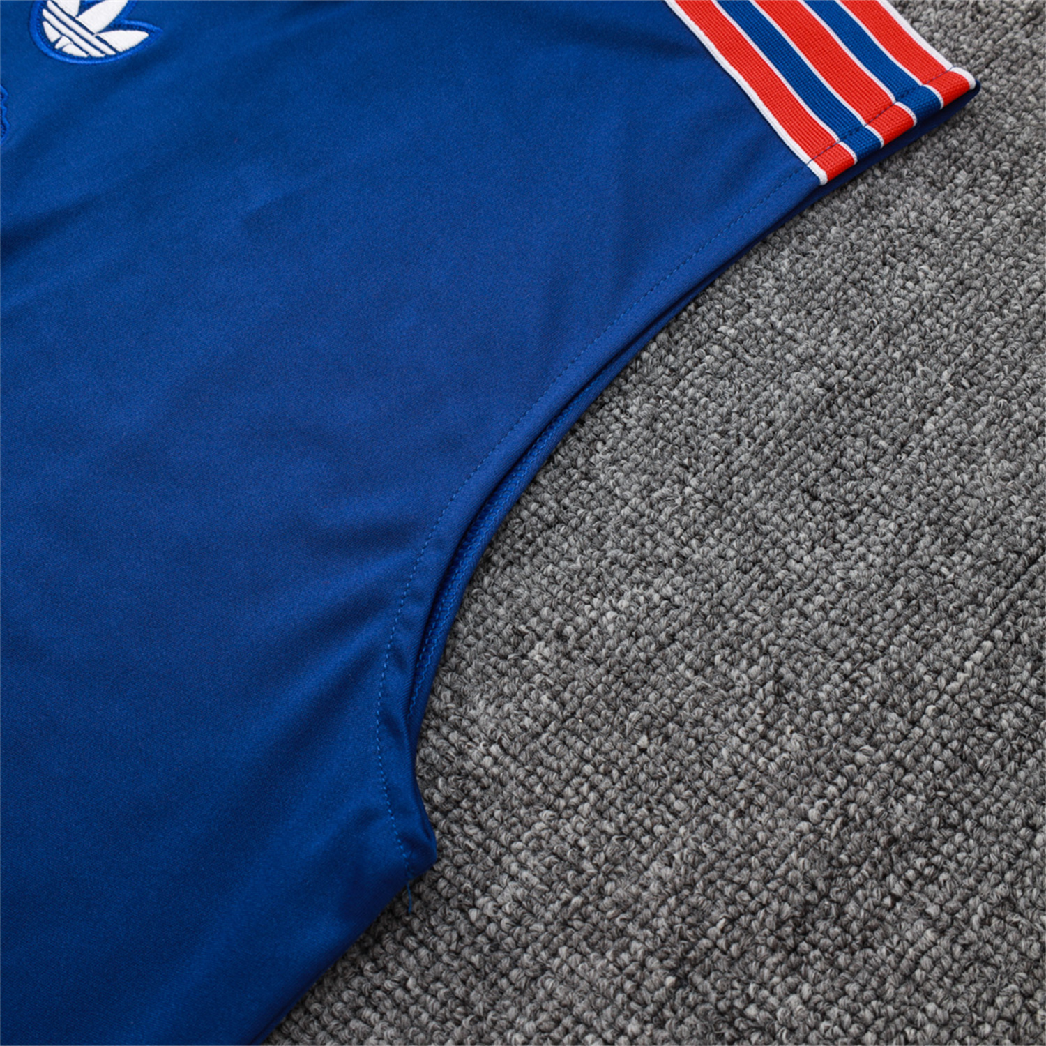 UltraTrikot-Arsenal 25-26 Throwback Trefoil Vest Training Set - Royal Blue Vest and Shorts