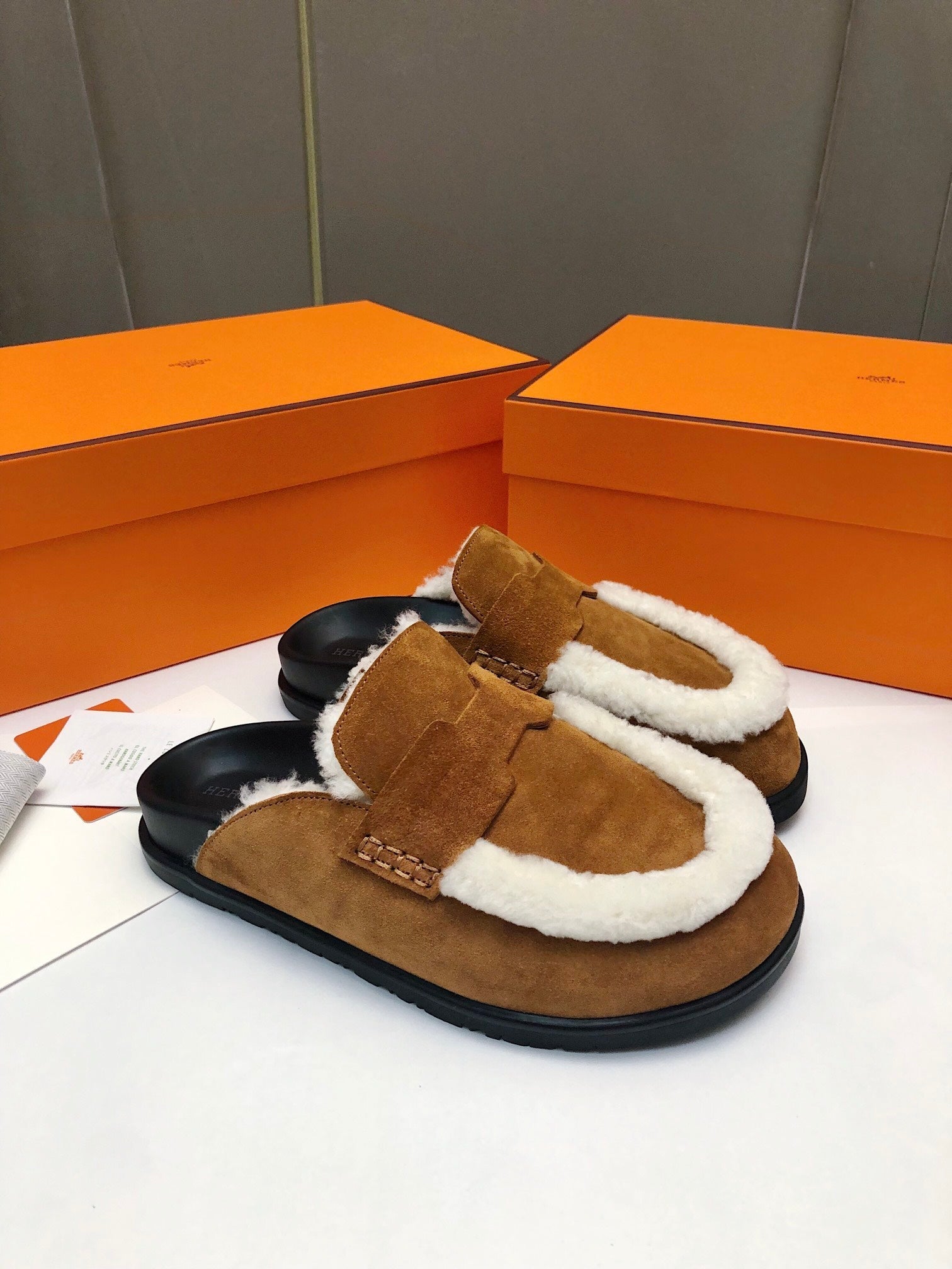 GO MULE IN BRONZE BROWN SUEDE ATTACH WHITE FLEECE、mysite、Cacoeks