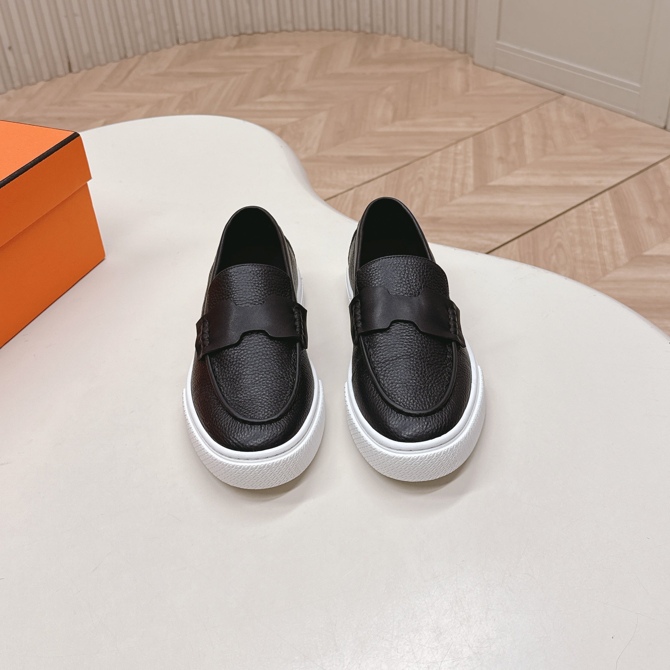 HM 25S SLIP-ON IN BLACK GRAINED LEATHER、mysite、Cacoeks