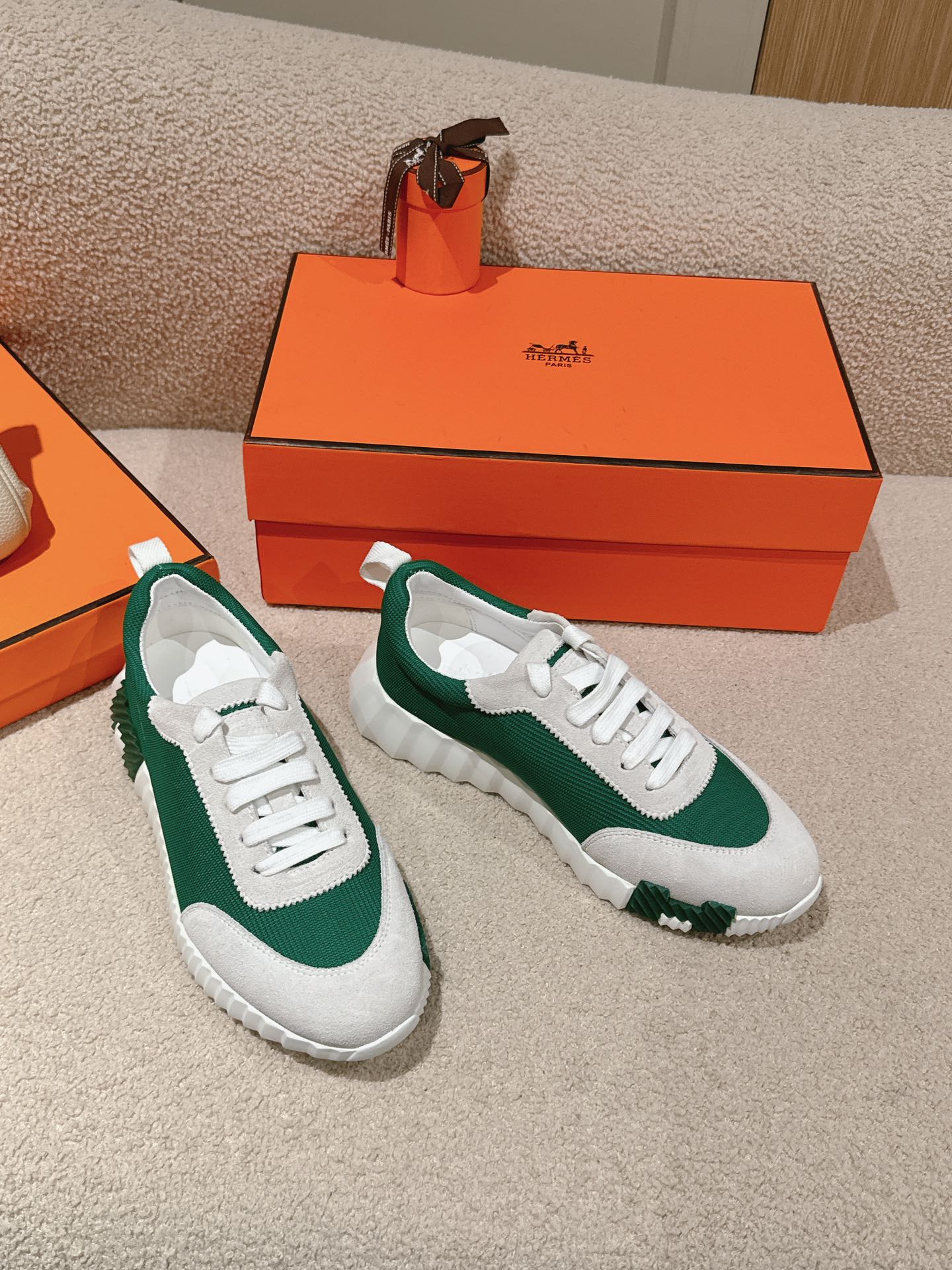 MAINLAND SNEAKER IN PALE GRAY SUEDE AND FOREST GREEN BREATHABLE MESH FABRIC、mysite、Cacoeks