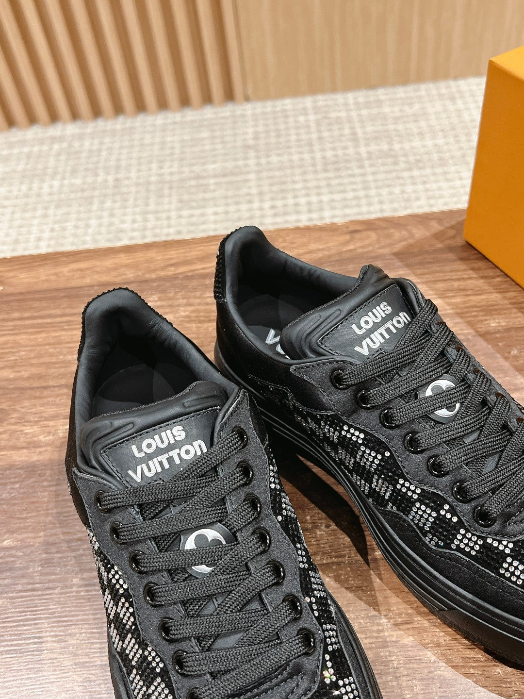 LV GROOVY SNEAKER IN BLACK DAMIER STRASS AND CALFSKIN、mysite、Cacoeks