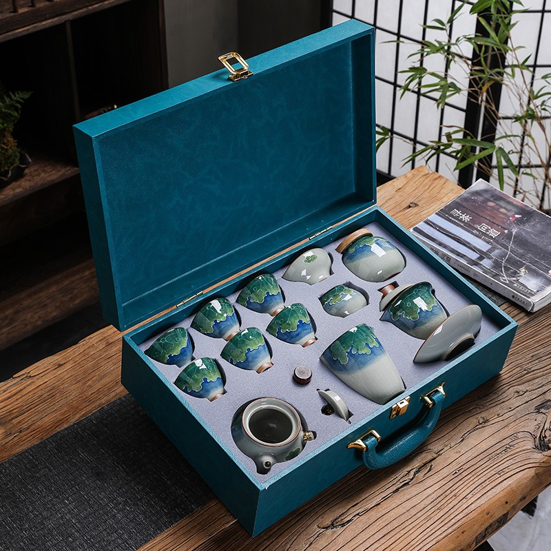 GEEK BAR-https://www.hot-toy.com/