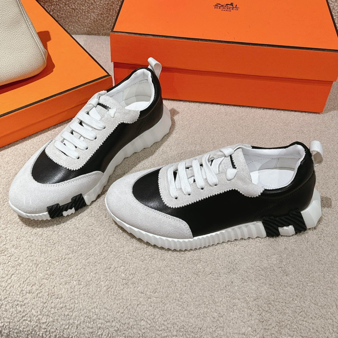 MAINLAND SNEAKER IN PALE GRAY SUEDE AND BLACK CALFSKIN、mysite、Cacoeks