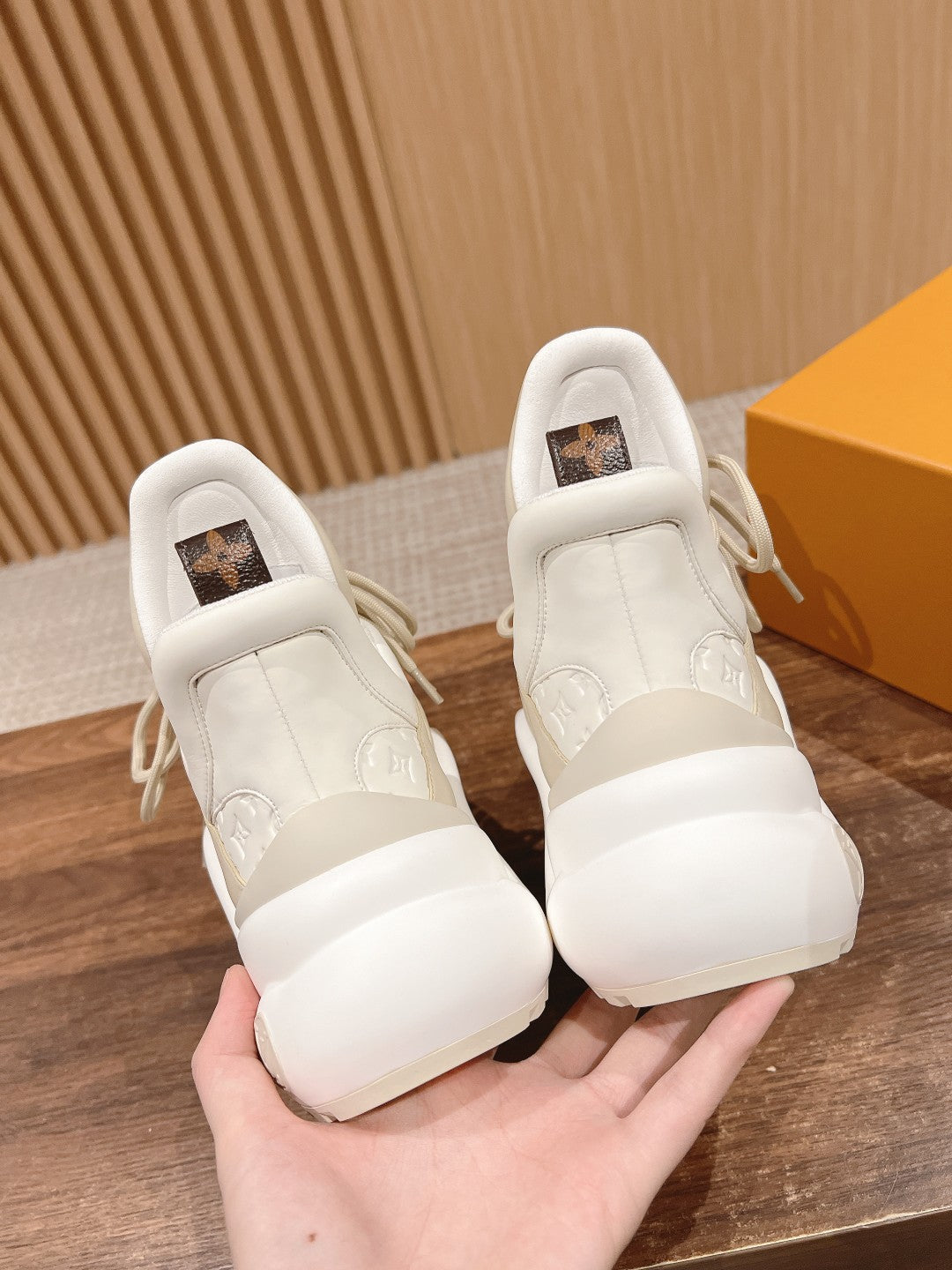 LV ARCHLIGHT SNEAKER IN BLANC BEIGE EMBOSSED CALFSKIN、mysite、Cacoeks