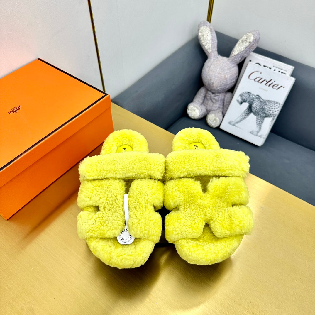 CHYPRE SANDAL IN SUNSHINE YELLOW SHEARLING、mysite、Cacoeks