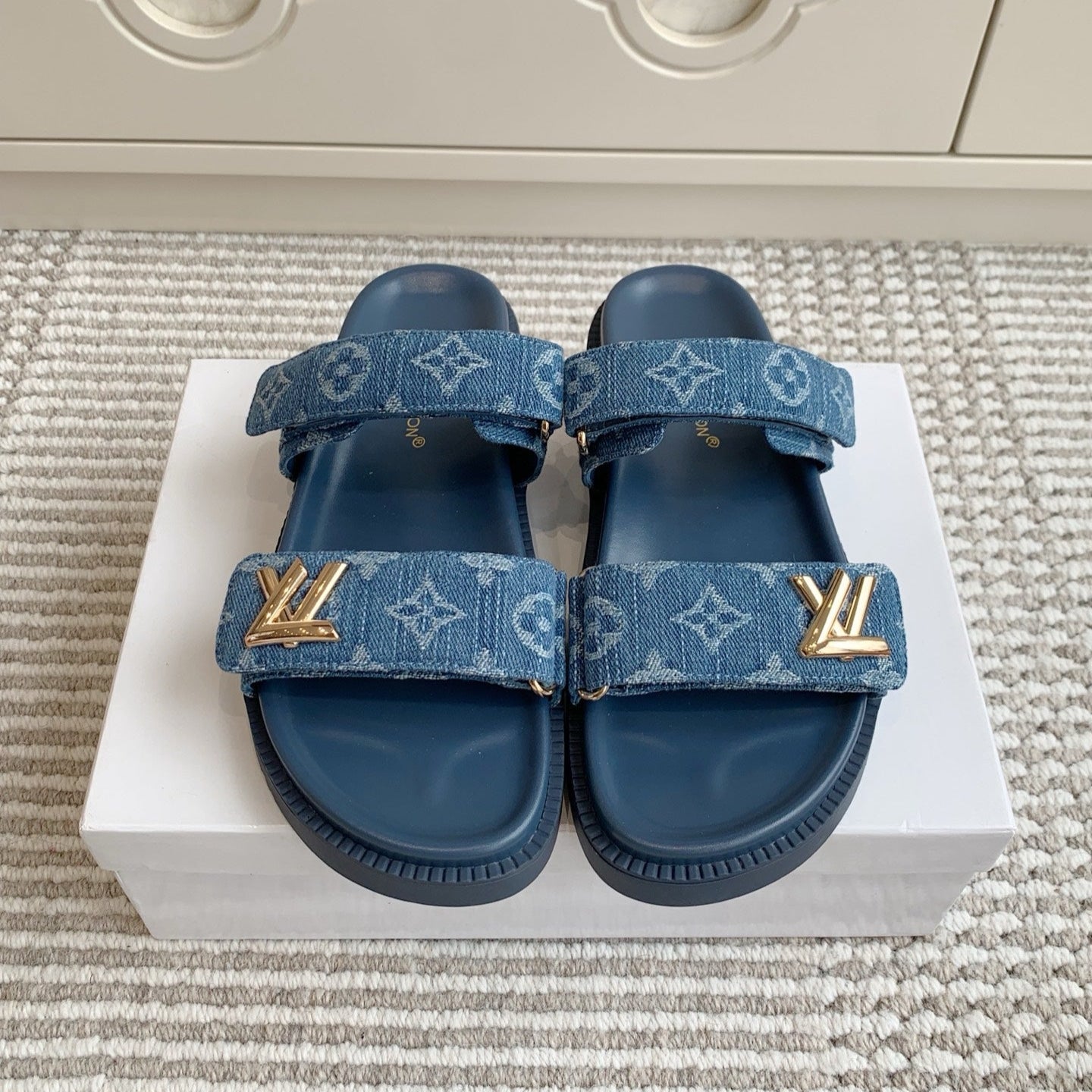 LV TWO-STRAP SANDALS 25S IN BLUE DENIM AND CALFSKIN WITH GOLD HARDWARE、mysite、Cacoeks