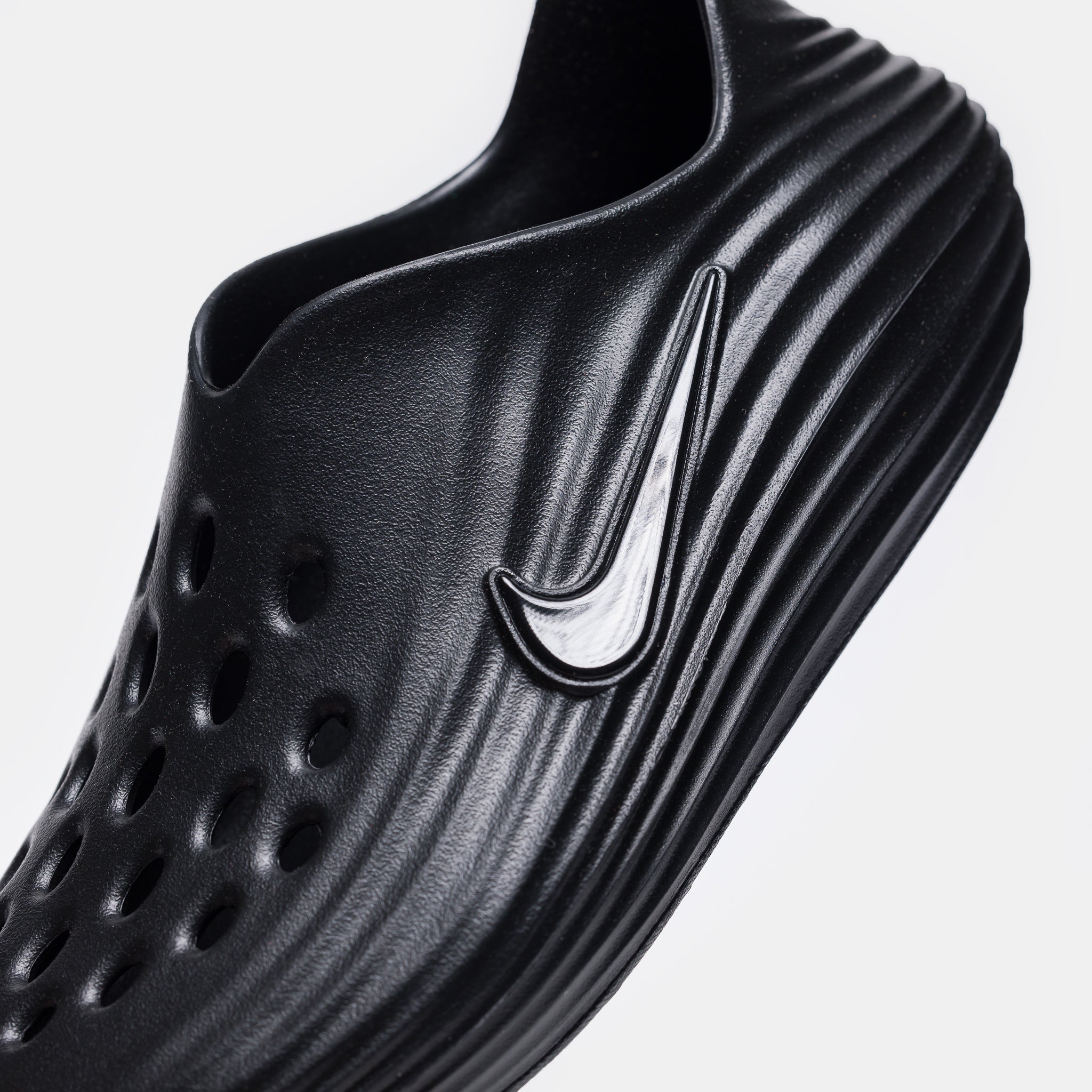 ReactX Rejuven8 Clog in Black/Black