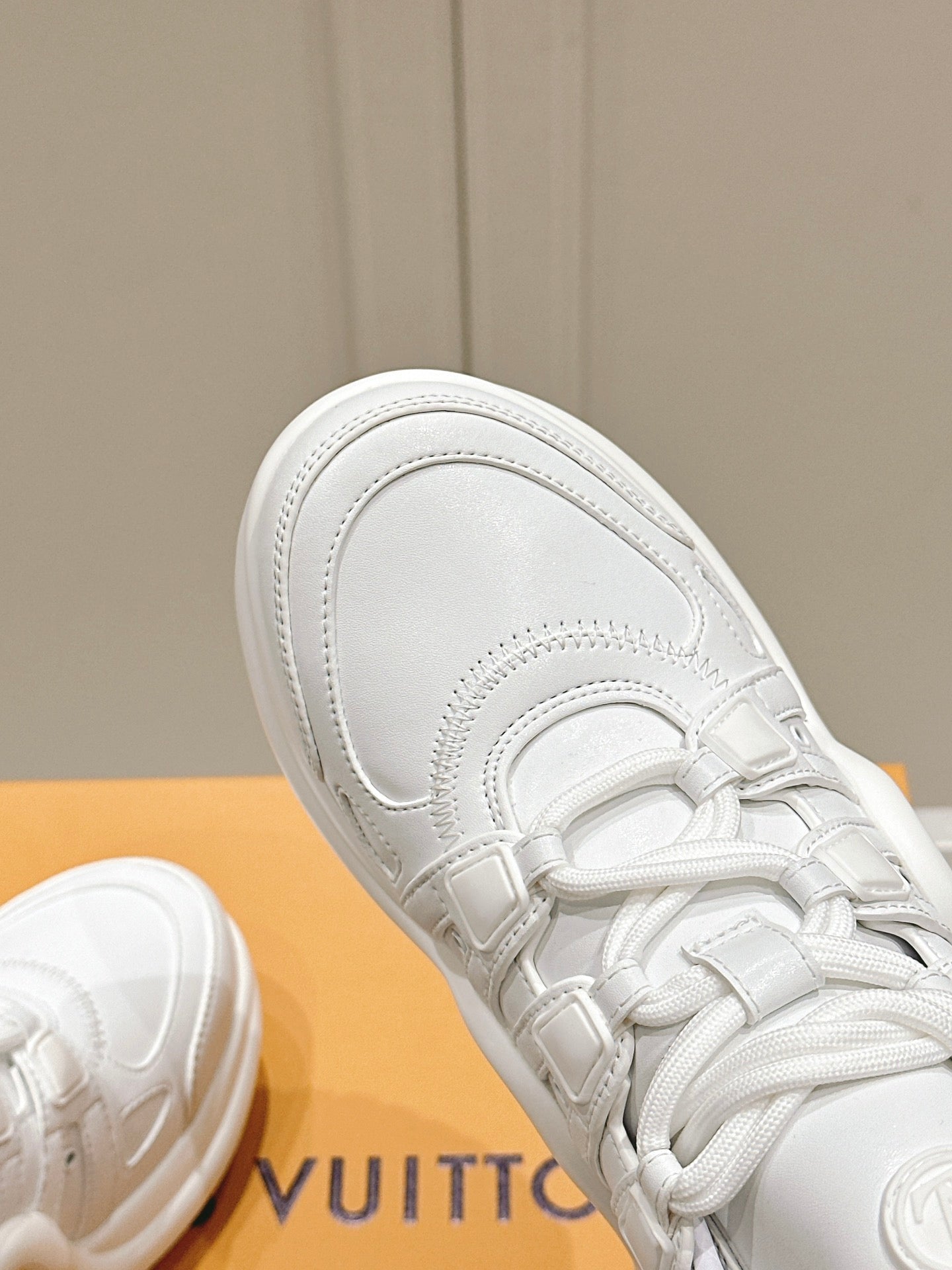 LV BARRACUDA SNEAKER IN WHITE CALFSKIN、mysite、Cacoeks