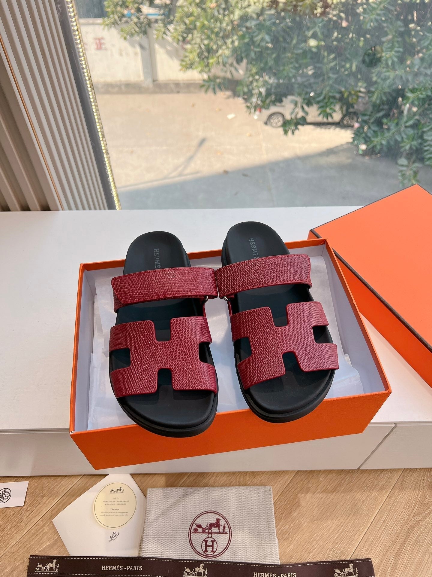 CHYPRE SANDAL IN CURRANT RED SHINY GRAINED CALFSKIN、mysite、Cacoeks