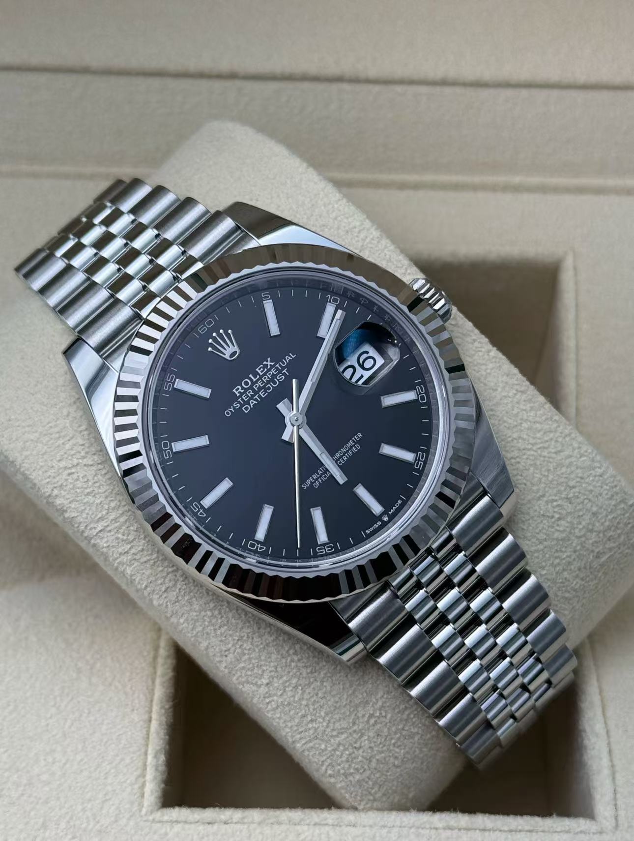 Rolex Datejust 41mm Super Clone Swiss ReplicaWatch Grey Rhodium Dial Ref 126334 3235S wiss Movement