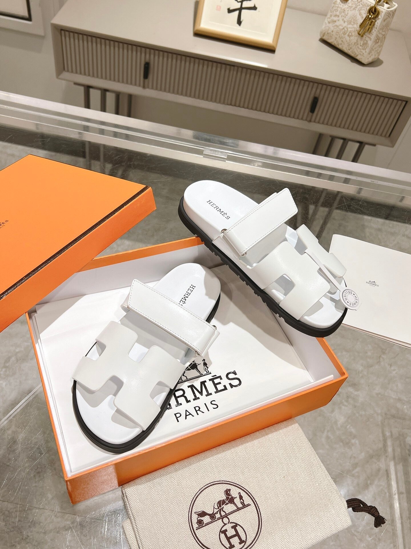 CHYPRE SANDAL IN WHITE CALFSKIN 540978、mysite、Cacoeks