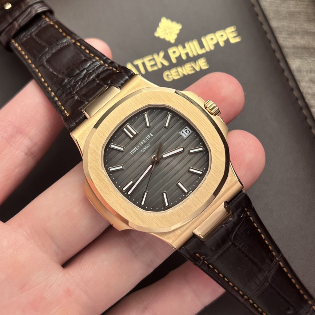 Đồng Hồ Patek Philippe Nautilus 5711 Replica 11 Dây Da Nâu 3K Factory (8)