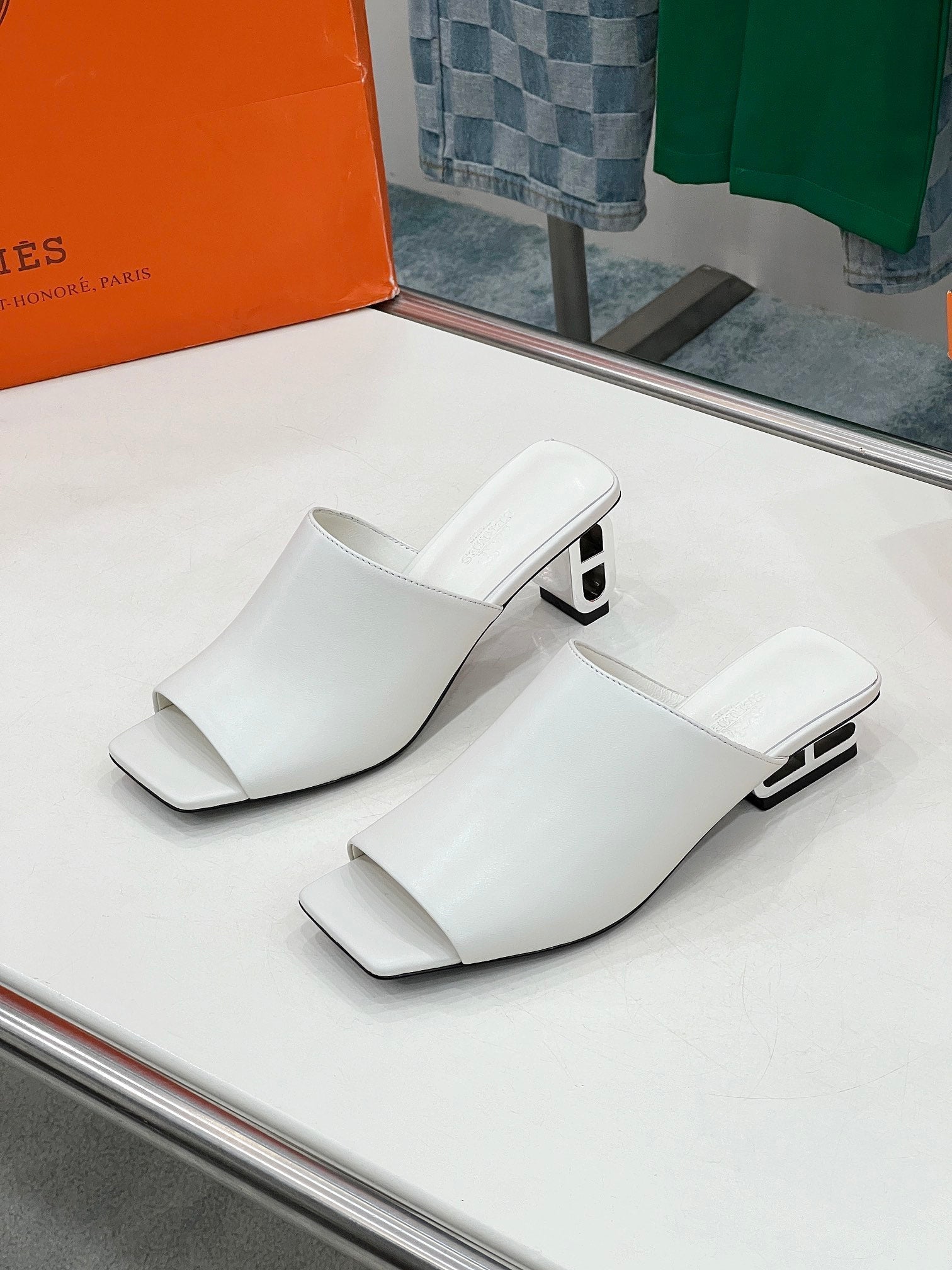 IDOLE SANDAL IN WHITE CALFSKIN、mysite、Cacoeks