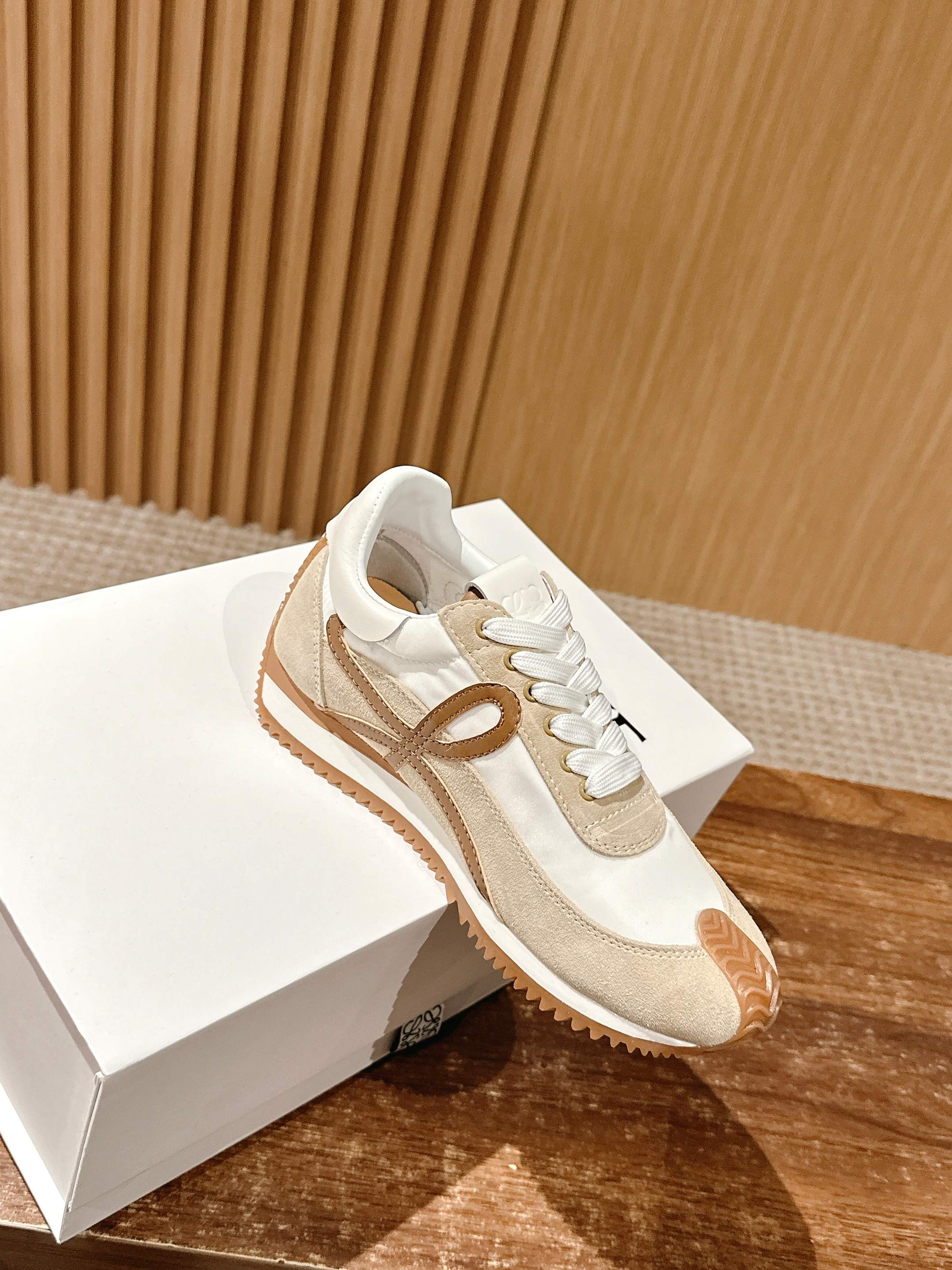 FLOW RUNNER SNEAKER IN BROWN SUEDE AND SHEEPSKIN、mysite、Cacoeks