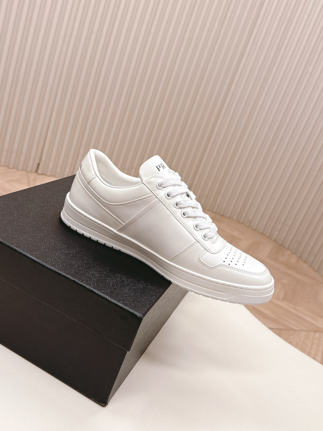 PRADA 25S DOWNTOWN SNEAKERS IN WHITE CALFSKIN SILVER HARDWARE、mysite、Cacoeks