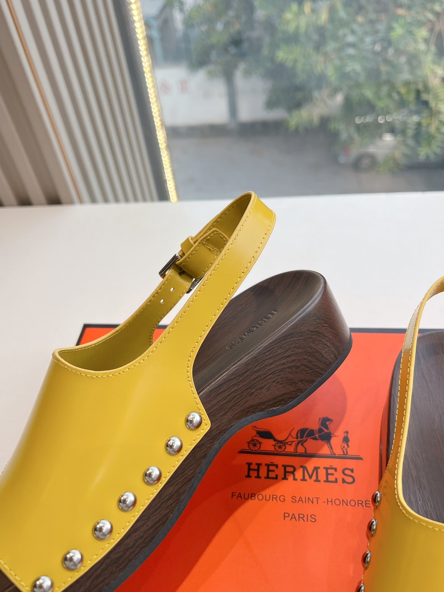 FLAT SANDAL IN CORN YELLOW CALFSKIN、mysite、Cacoeks