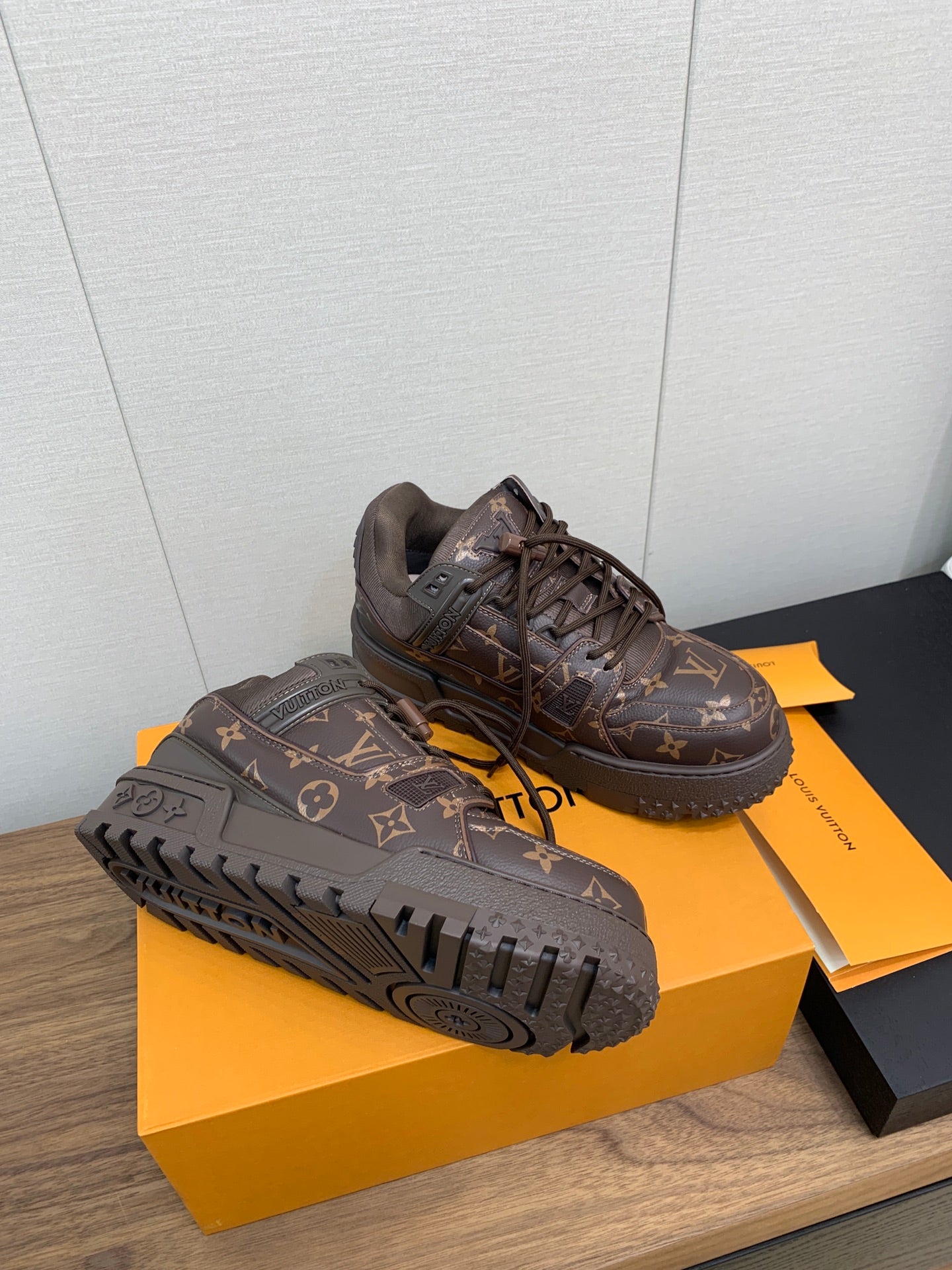 LV TRAINER IN CHOCOLATE BROWN MONOGRAM CALFSKIN、mysite、Cacoeks