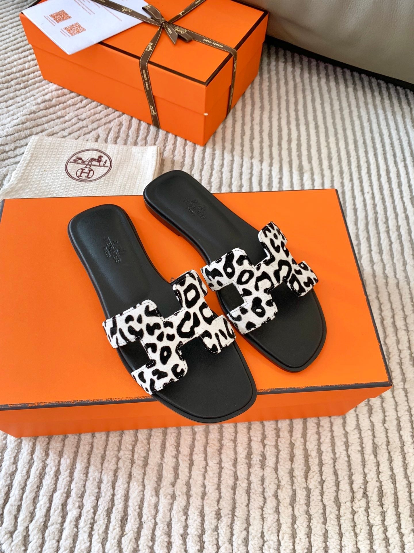 0RAN SANDAL IN BLACK MIX WHITE SUEDE、mysite、Cacoeks