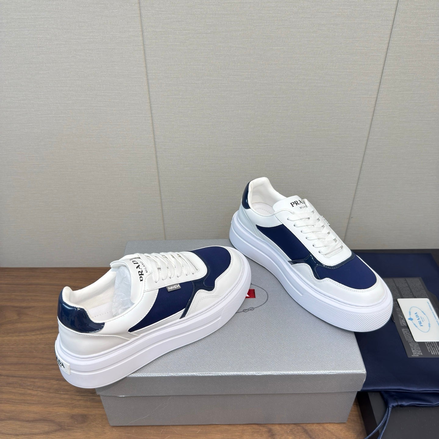 PRADA 25S DOWNTOWN BOLD SNEAKERS 45MM IN WHITE AND NAVY BLUE CALFSKIN、mysite、Cacoeks