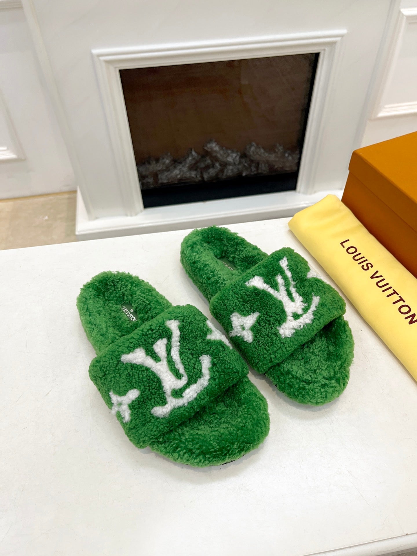 LV FLAT SLIPPER IN EMERALD GREEN MIX WHITE SHEARLING、mysite、Cacoeks