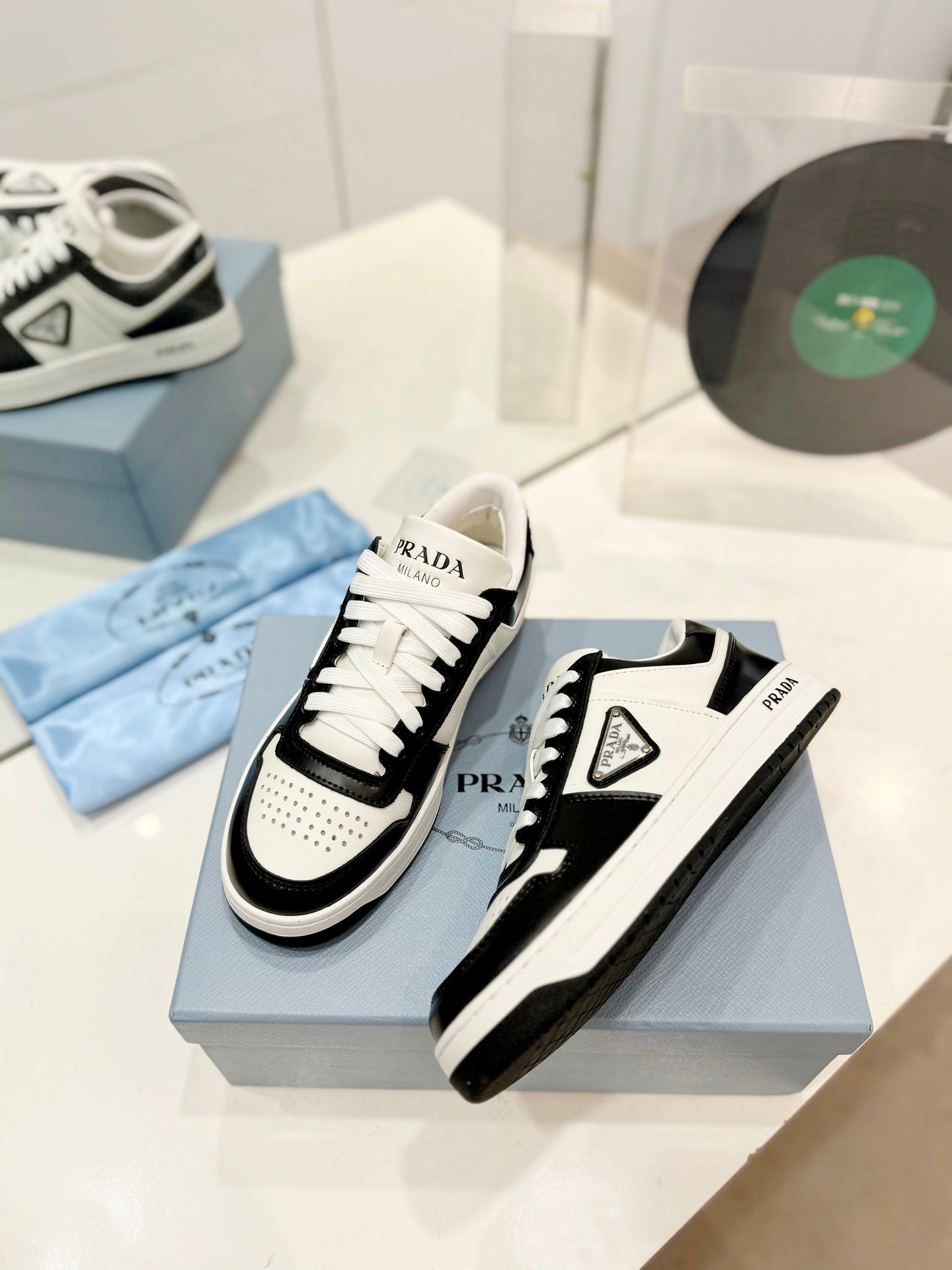 PRA DOWNTOWN PERFORATED SNEAKERS BLACK AND WHITE CALFSKIN、mysite、Cacoeks