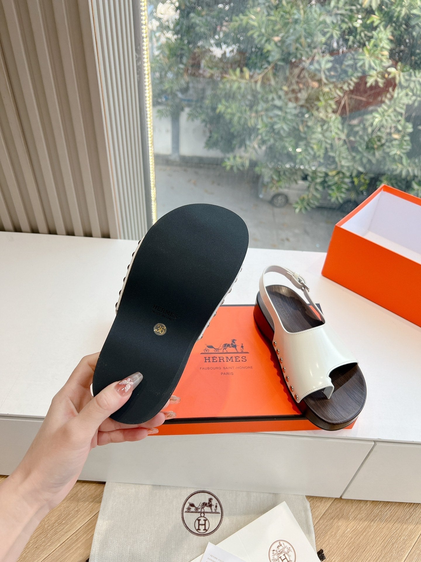 FLAT SANDAL IN WHITE CALFSKIN、mysite、Cacoeks