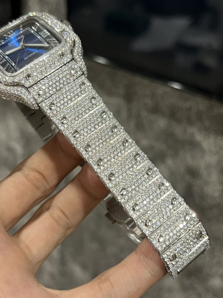 Đồng Hồ Cartier Santos Đính Full Kim Cương Moissanite Mặt Xanh 39 (4)