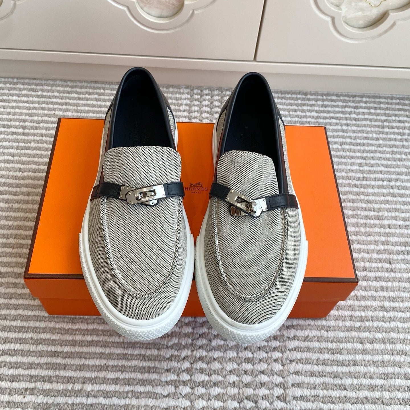 HM 25S SLIP-ON IN GREY CANVAS AND BLACK LAMBSKIN WITH SILVER HARDWARE、mysite、Cacoeks