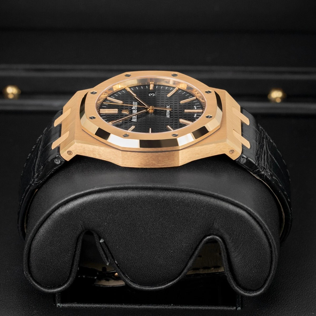 Audemars Piguet Royal Oak 15400OR.OO.D002CR.01 Super Clone Watch – Rose Gold Black Dial Leather Strap Replica