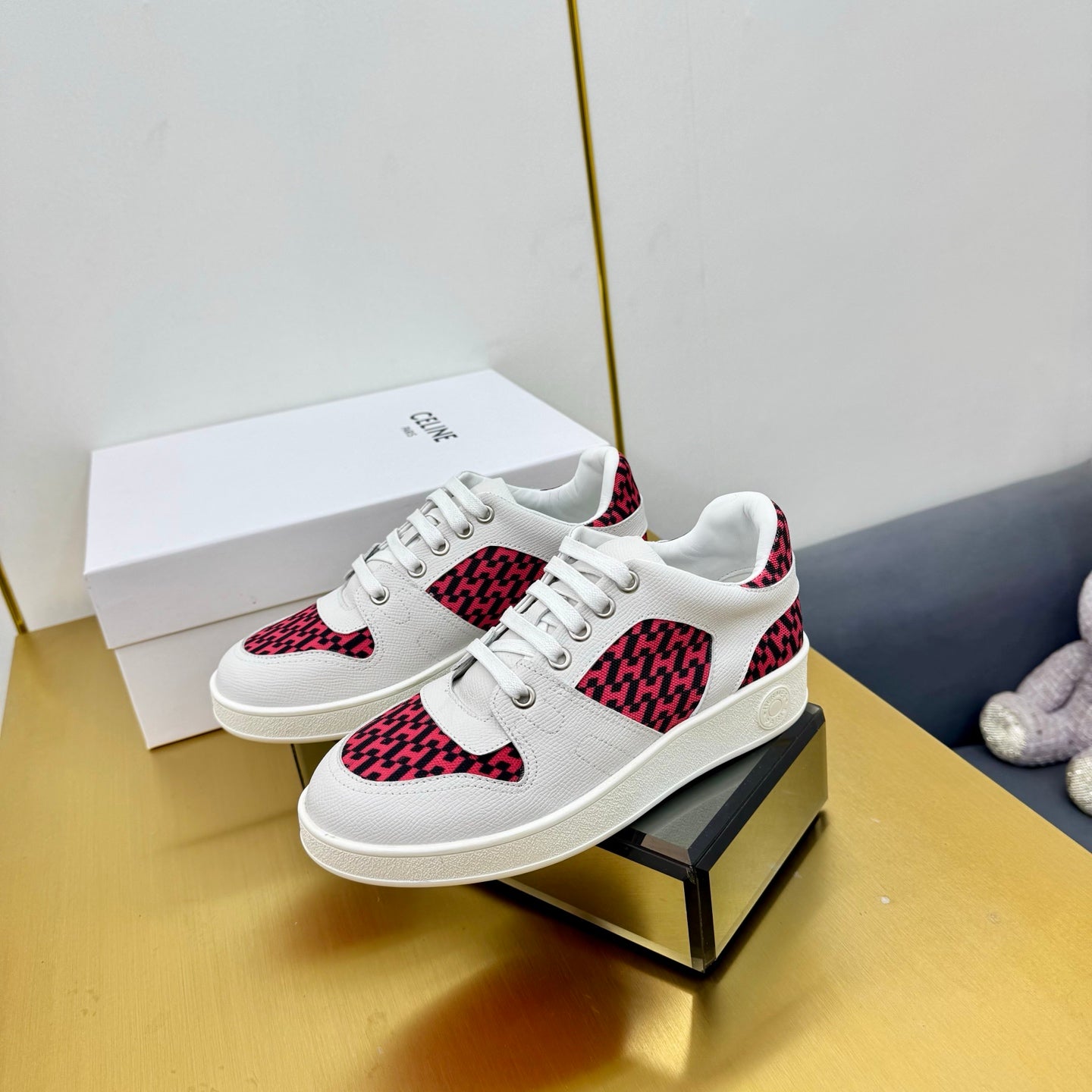 FREE SNEAKER IN WHITE CALFSKIN AND "H EN BIAIS" RED CANVAS.、mysite、Cacoeks