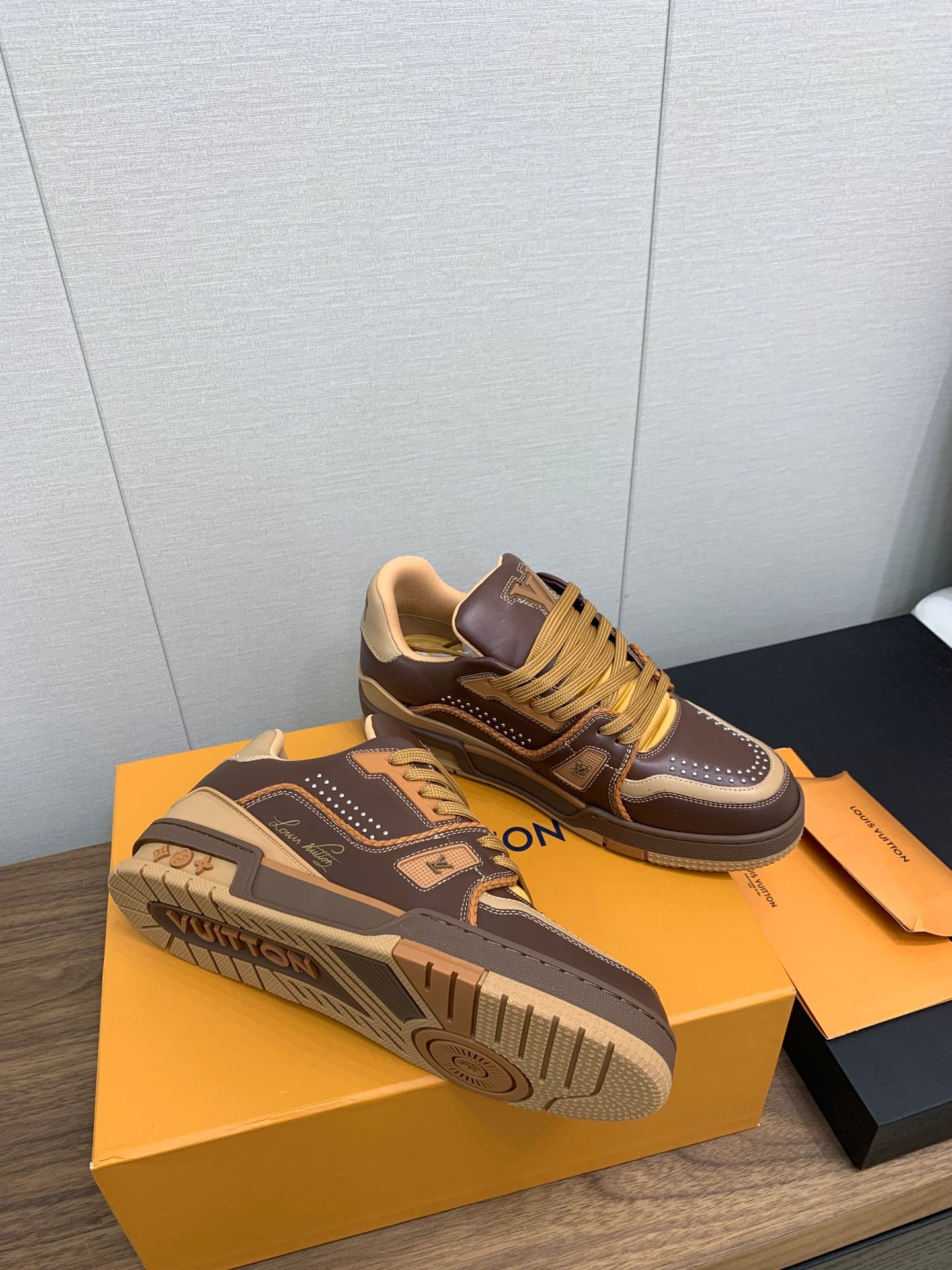 LV WOMEN'S TRAINER IN MARRON CALFSKIN、mysite、Cacoeks