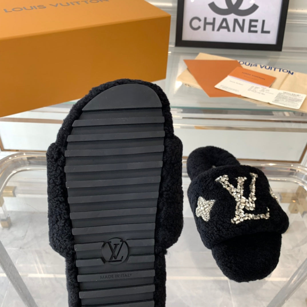 LV WOMEN'S PASEO FLAT SLIPPER IN BLACK FLEECE、mysite、Cacoeks