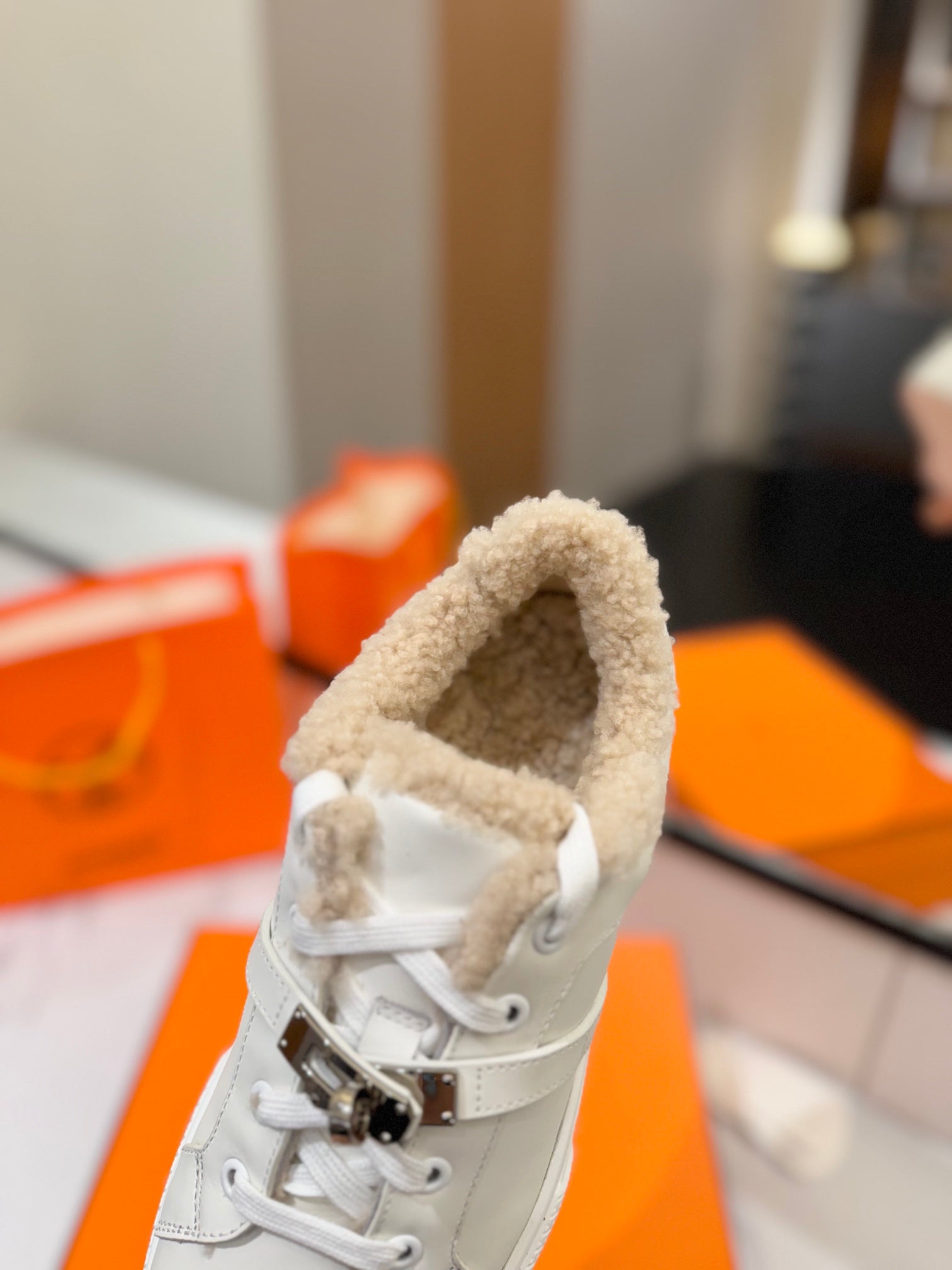 DAY SNEAKER IN WHITE CALFSKIN AND FLEECE LINING、mysite、Cacoeks