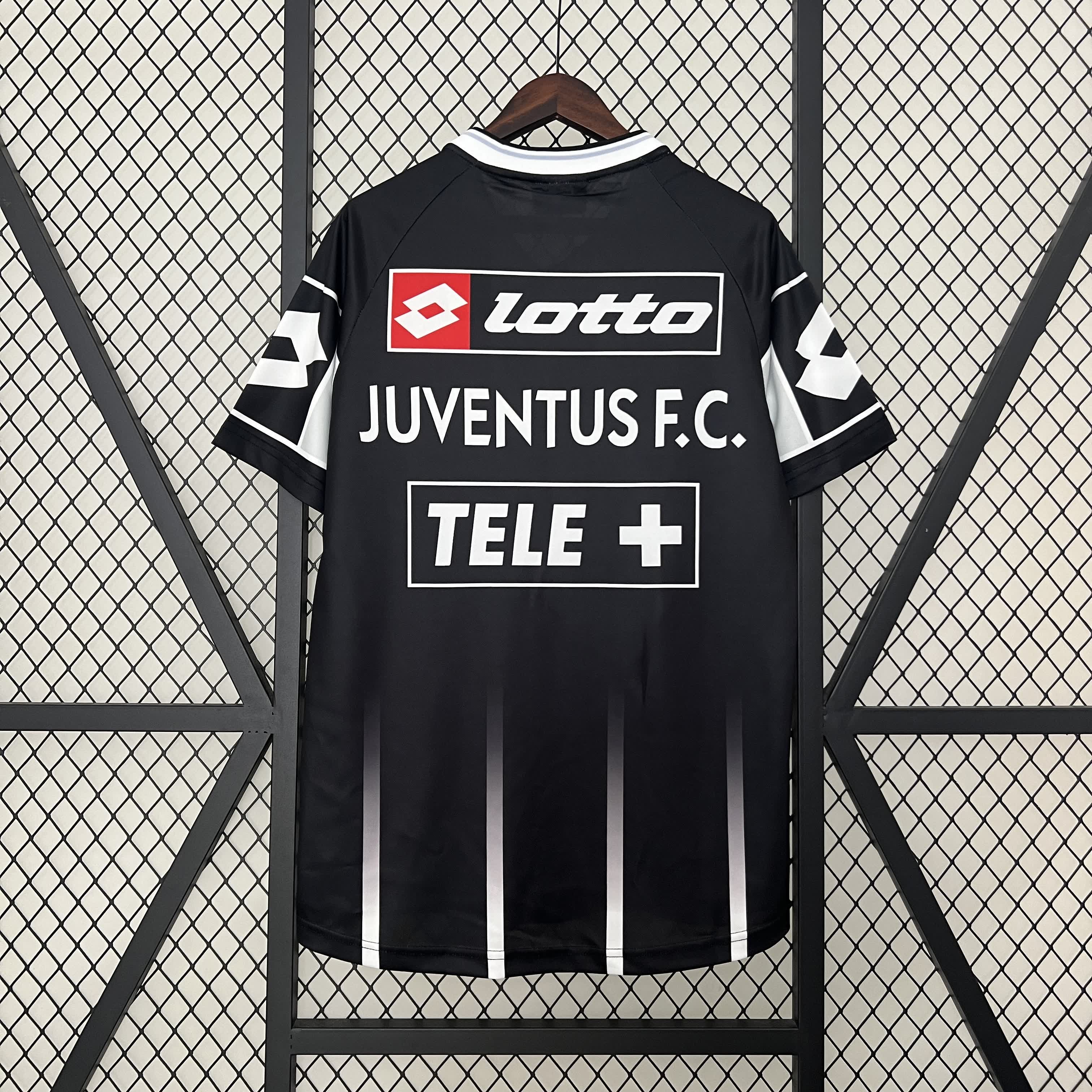 SIUjerseys-Retro Juventus 2000-01 Black Training Jersey