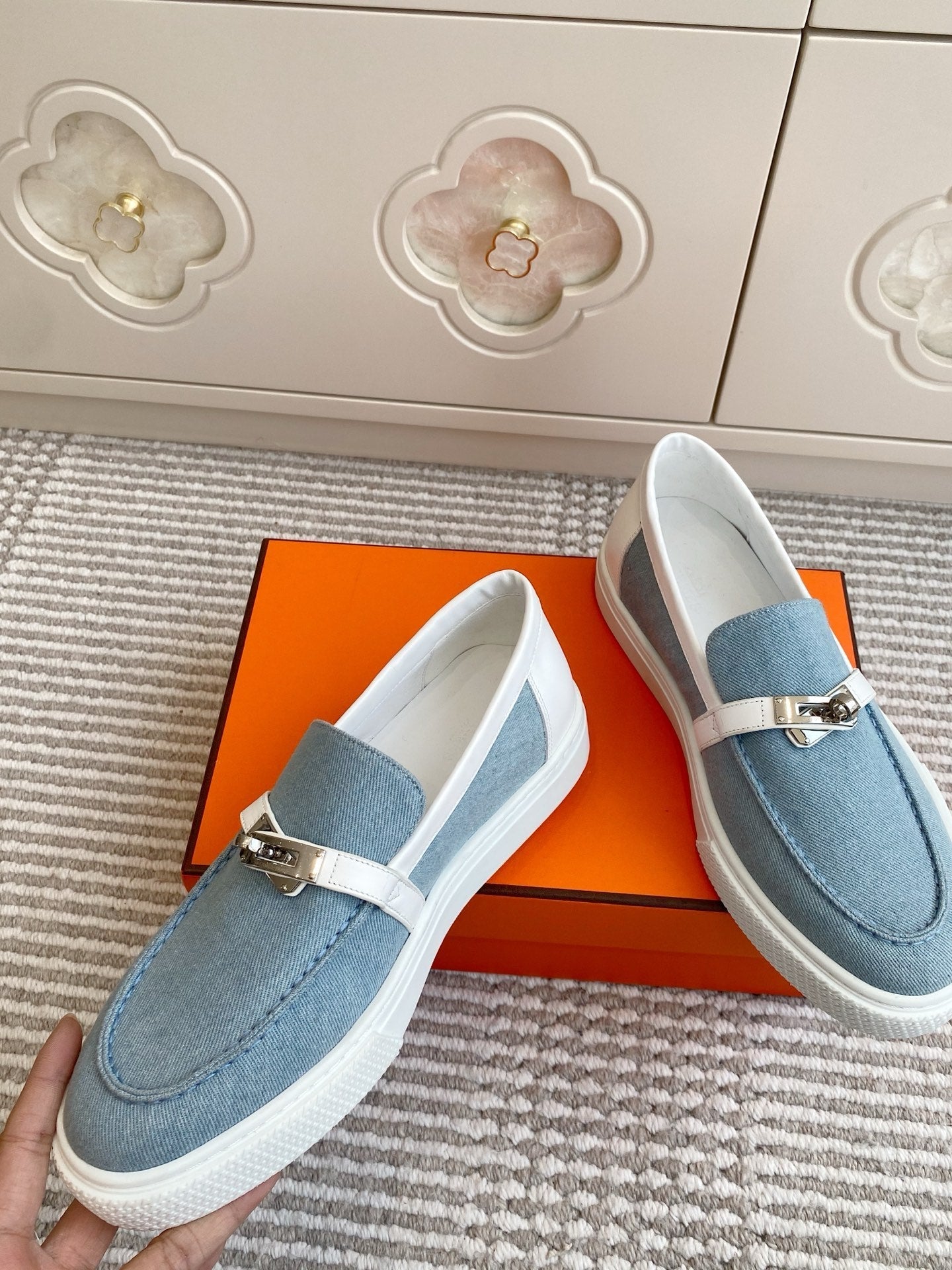 HM 25S SLIP-ON IN SKY BLUE CANVAS WITH SILVER HARDWARE、mysite、Cacoeks