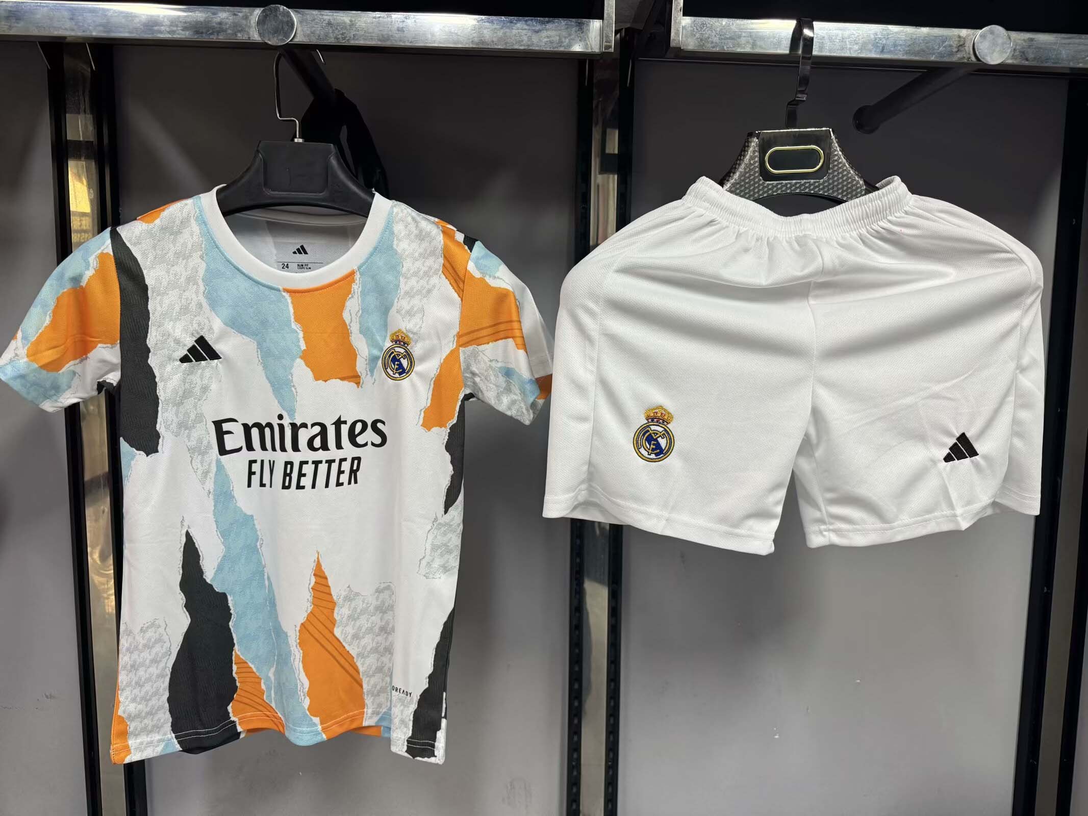 2025/2026 Real Madrid Training Wear Football Shirt 1:1 Thai Quality Kids Size:football jersey mysite: unitedjerseyfootball 邓江浪:football
