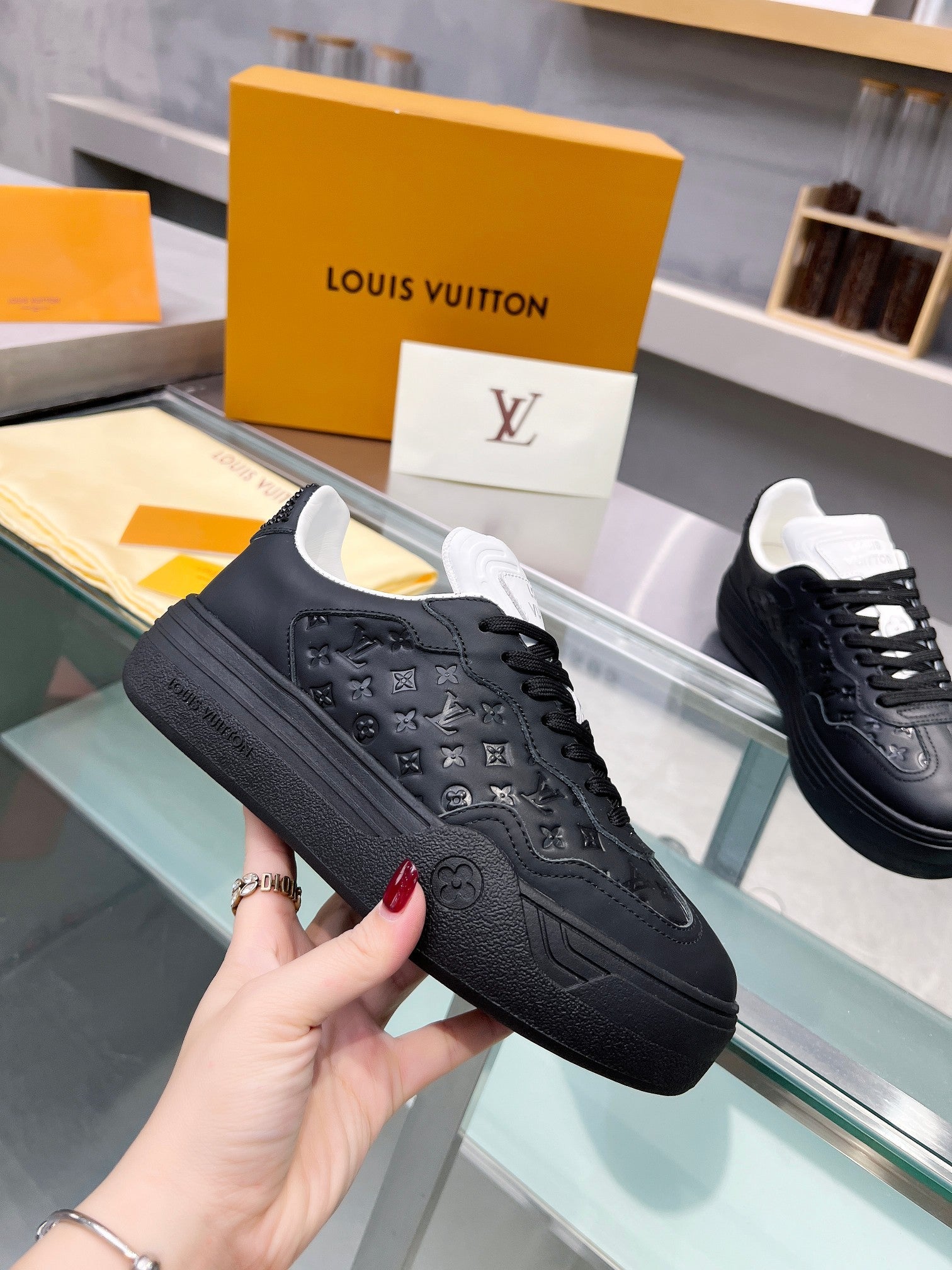 LV WOMEN GROOVY PLATFORM IN BLACK EMBOSSED CALFSKIN、mysite、Cacoeks