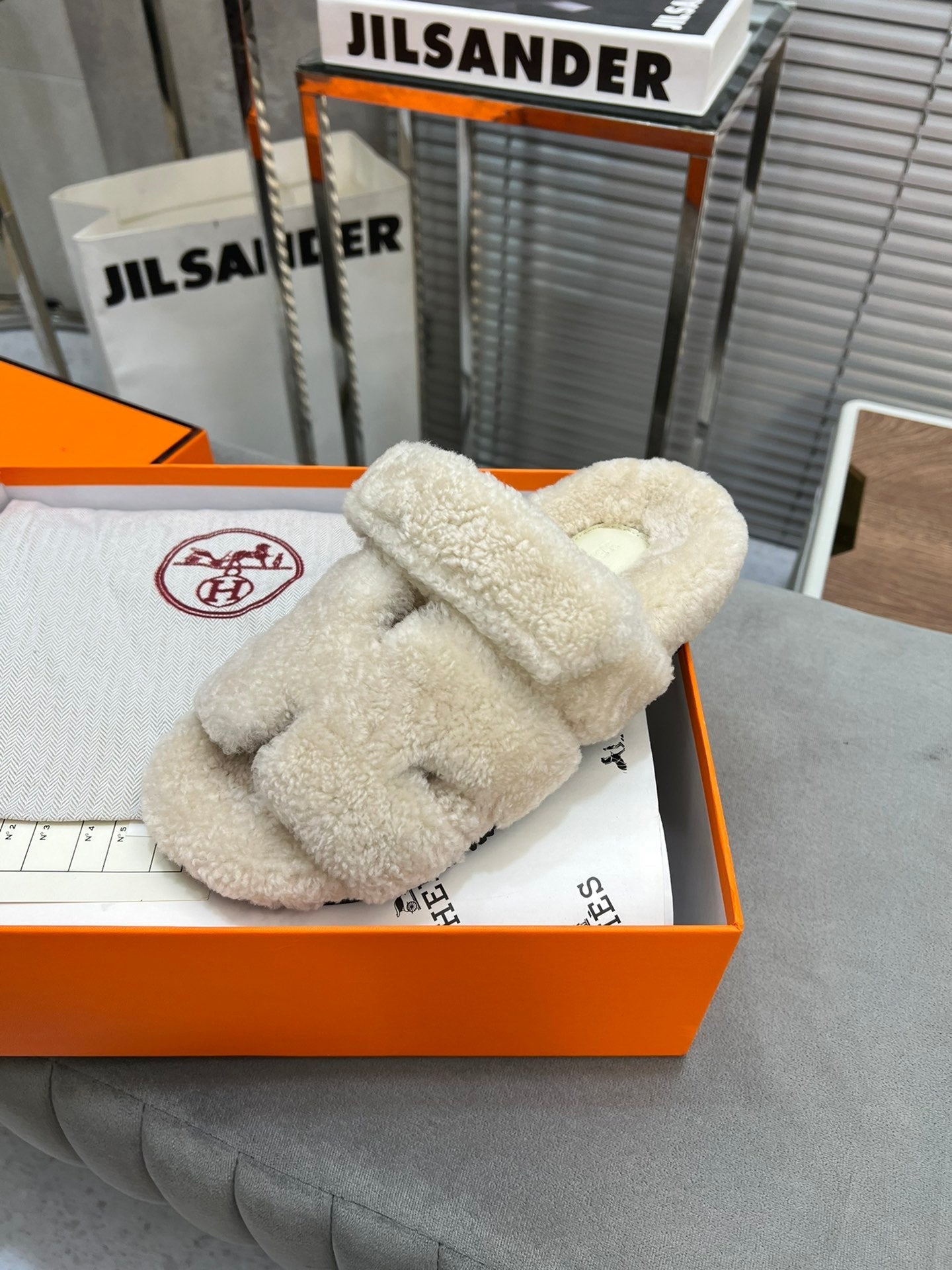 CHYPRE SLIPPERS IN BISQUE BEIGE LAMB WOOL、mysite、Cacoeks