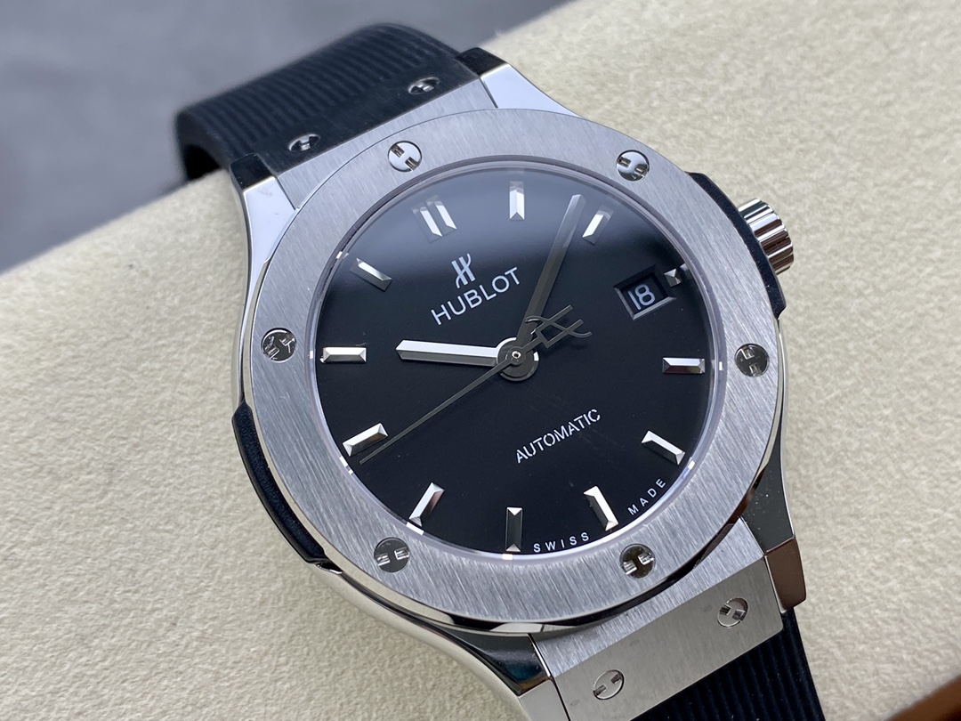 542.NX.1171.RX Hublot Classic Fusion Automatic Rubber-fasswatch