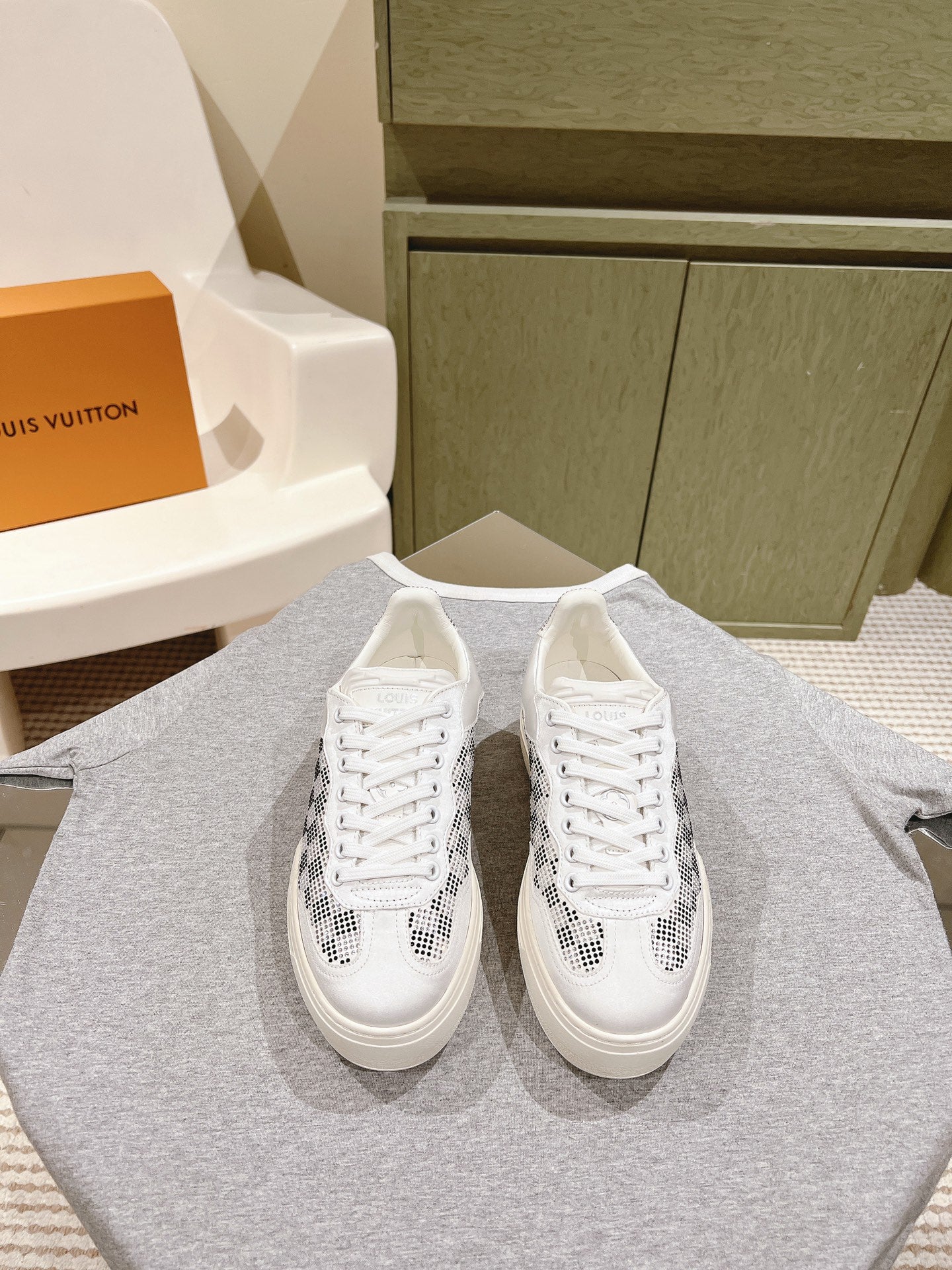 LV GROOVY SNEAKER IN WHITE MIX BLACK DAMIER STRASS AND CALFSKIN、mysite、Cacoeks