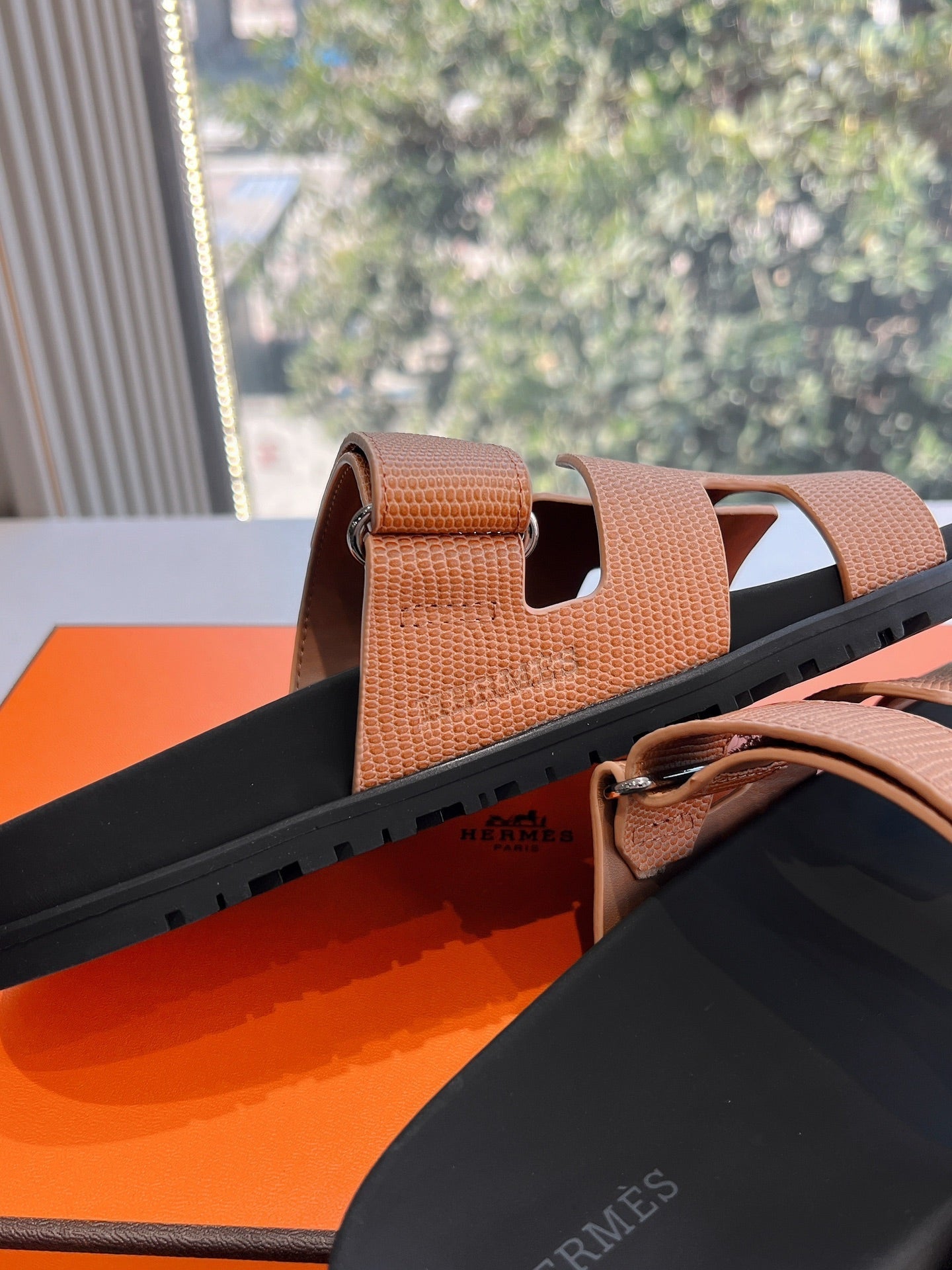 CHYPRE SANDAL IN CIDER BROWN SHINY GRAINED CALFSKIN、mysite、Cacoeks