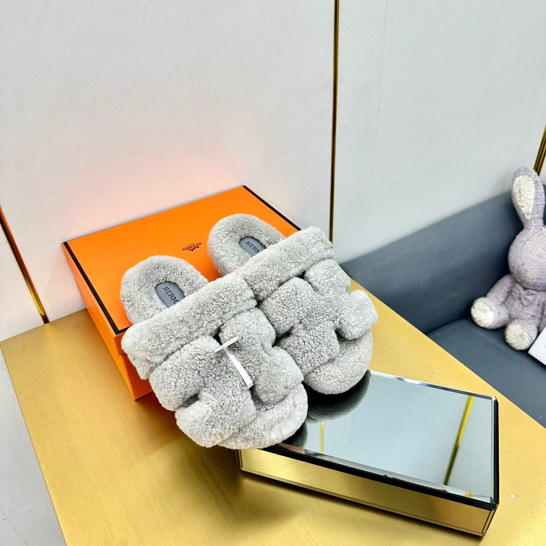 CHYPRE SANDAL IN PALE GRAY SHEARLING、mysite、Cacoeks