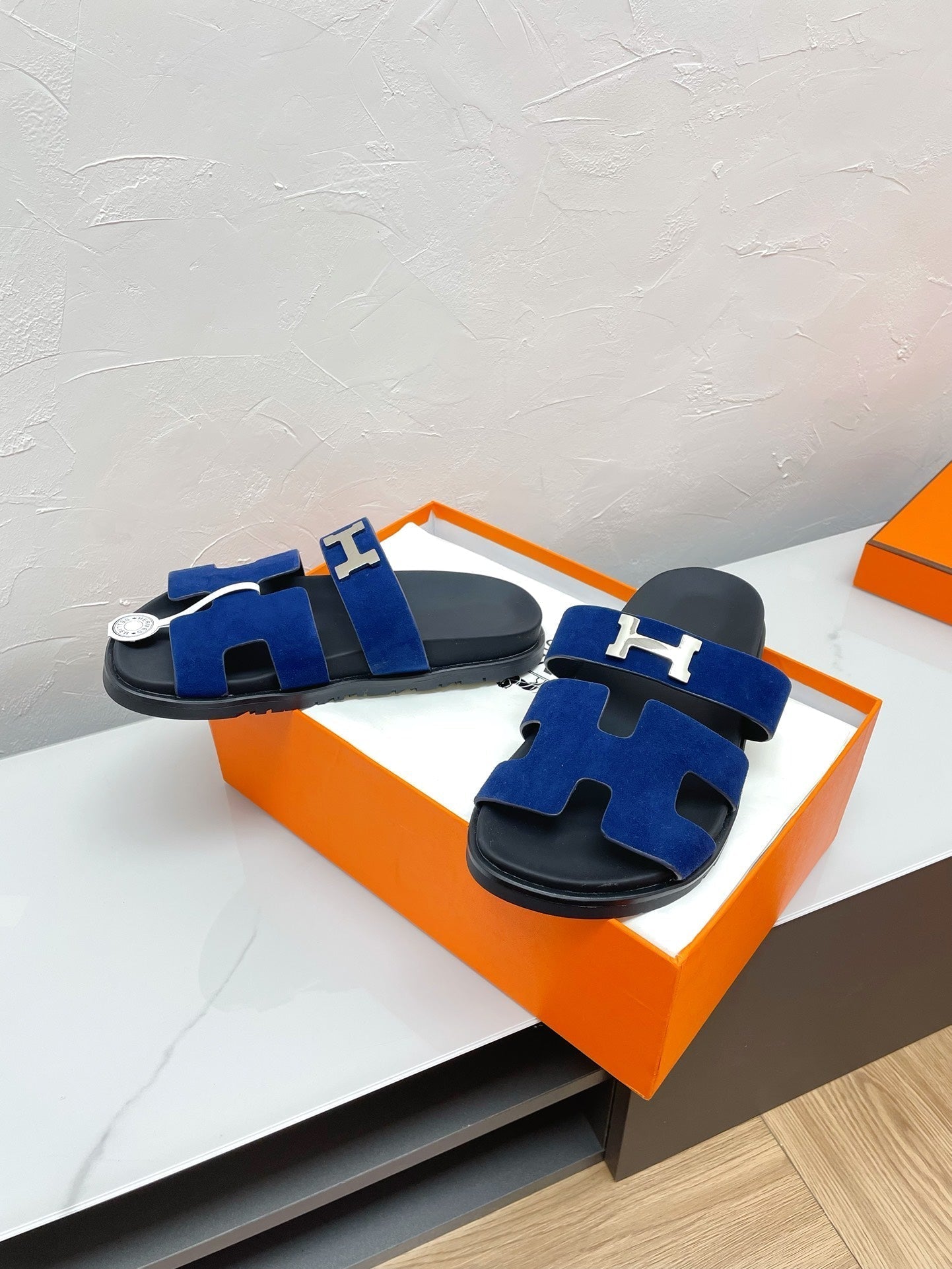 CHYPRE SANDAL AZURE SUEDE WITH H BUCKLE、mysite、Cacoeks