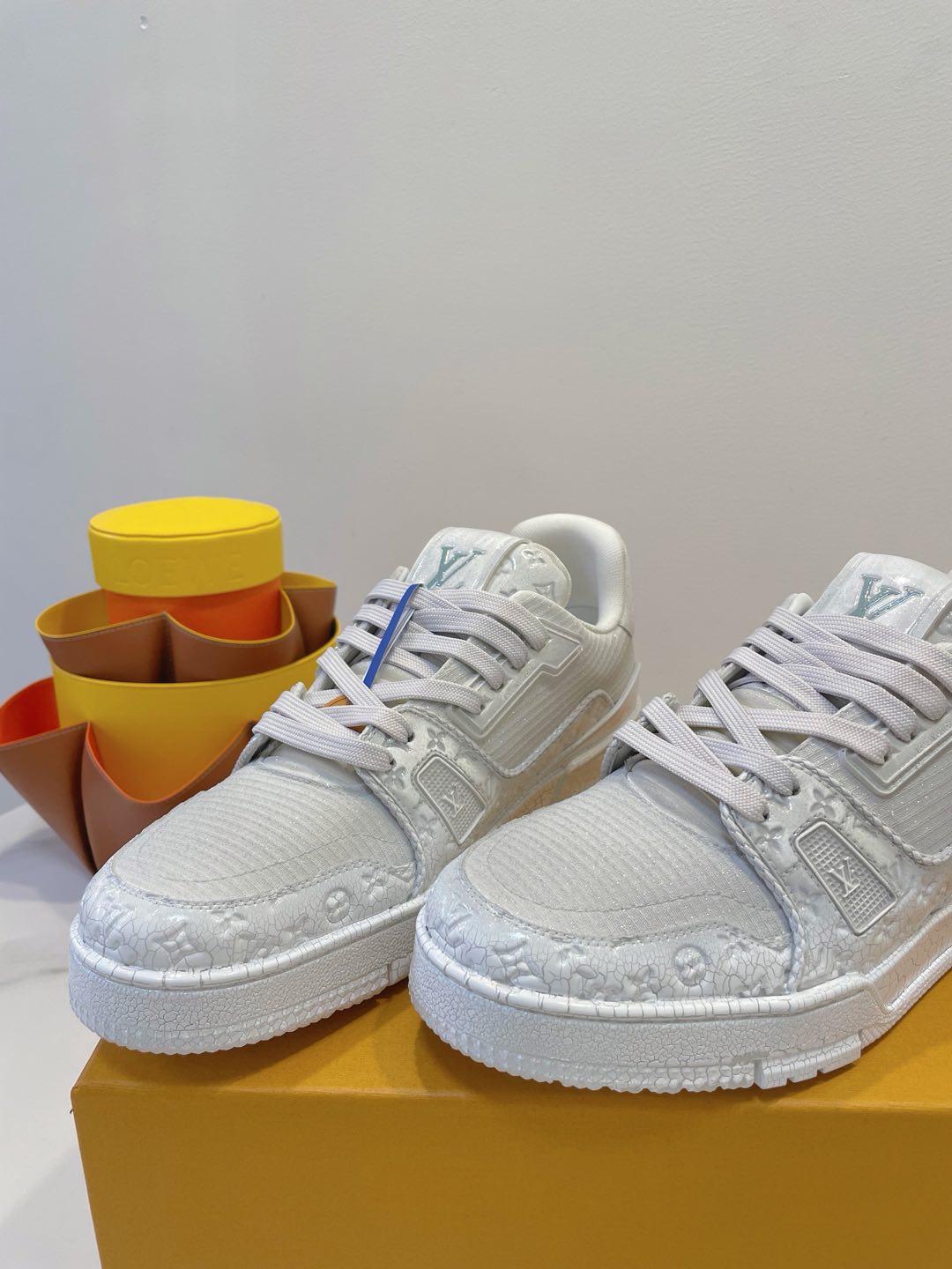 LV TRAINER MAXI SNEAKER IN WHITE EMBOSSED CALFSKIN、mysite、Cacoeks
